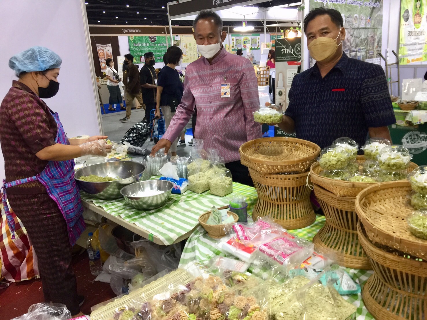 จังหวัดมหาสารคาม ร่วมพิธีเปิดงาน OTOP Midyear 2022 “สุขช้อป สุขใจ สุขทั่วไทยรวมไว้ในที่เดียว” พร้อมเยี่ยมให้กำลังใจและอุดหนุนผู้ประกอบการจังหวัดมหาสารคาม