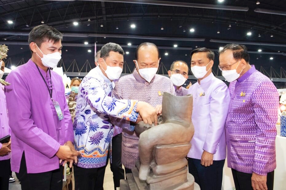 จังหวัดมหาสารคาม ร่วมพิธีเปิดงาน OTOP Midyear 2022 “สุขช้อป สุขใจ สุขทั่วไทยรวมไว้ในที่เดียว” พร้อมเยี่ยมให้กำลังใจและอุดหนุนผู้ประกอบการจังหวัดมหาสารคาม