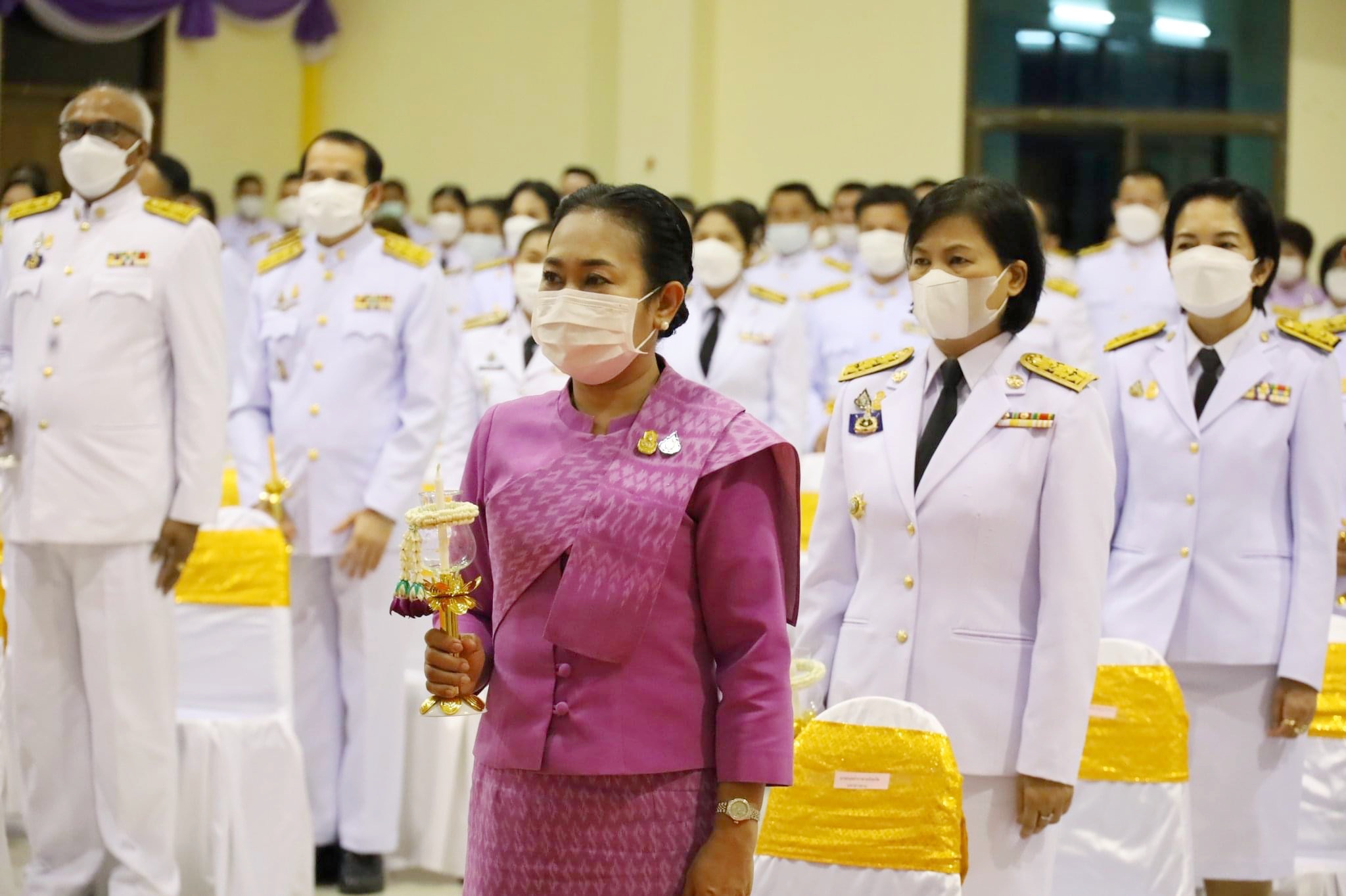พช.มหาสารคาม ร่วมพิธีวางพานพุ่ม และจุดเทียนชัยถวายพระพรชัยมงคล สมเด็จพระนางเจ้าสุทิดา พัชรสุธาพิมลลักษณ พระบรมราชินี เนื่องในโอกาสวันเฉลิมพระชนมพรรษา วันที่ 3 มิถุนายน 2565