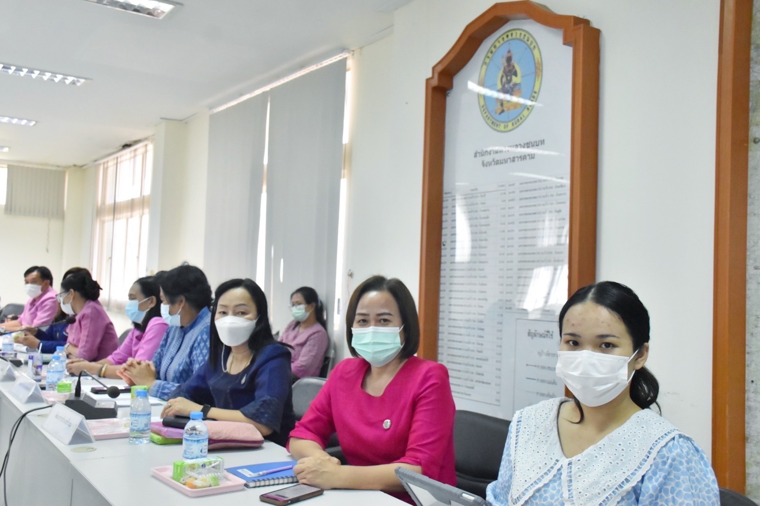 พช.มหาสารคาม ร่วมกับ สำนักงานจังหวัด เกษตรจังหวัด มหาวิทยาลัยมหาสารคาม ประชุมทีมขับเคลื่อนการดำเนินงาน ศจพ.จ.มหาสารคาม (มิติด้านรายได้)