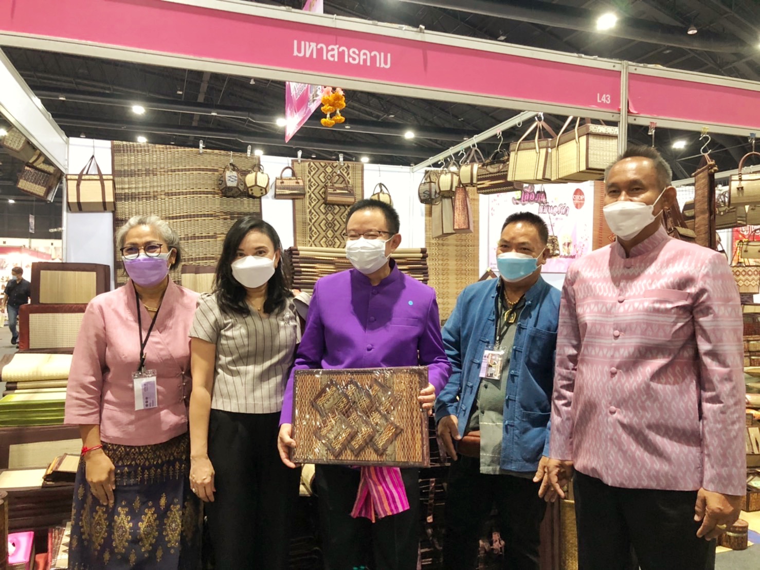 จังหวัดมหาสารคาม ร่วมพิธีเปิดงาน OTOP Midyear 2022 “สุขช้อป สุขใจ สุขทั่วไทยรวมไว้ในที่เดียว” พร้อมเยี่ยมให้กำลังใจและอุดหนุนผู้ประกอบการจังหวัดมหาสารคาม