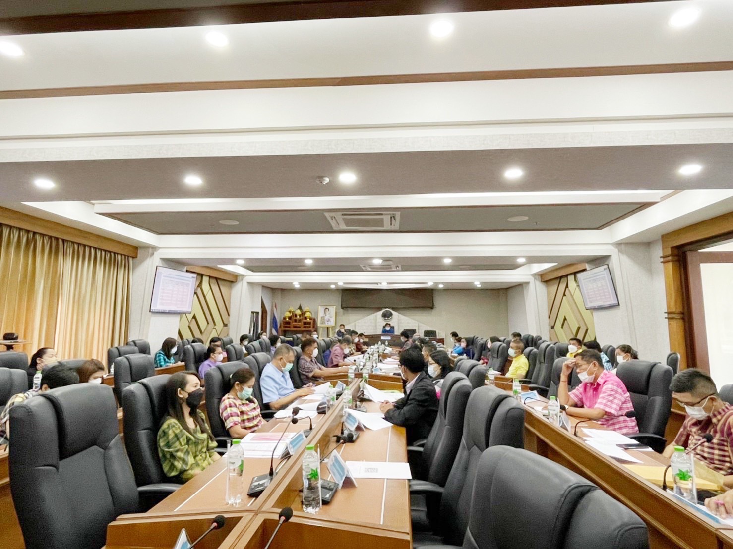 ผู้ว่าราชการจังหวัดมหาสารคาม นำทีมประชุมคณะกรรมการบริหารศูนย์อำนวยการขจัดความยากจนและพัฒนาคนทุกช่วงวัยอย่างยั่งยืนตามหลักปรัชญาของเศรษฐกิจพอเพียงจังหวัดมหาสารคาม (คจพ.จ) ครั้งที่ 4/2565 พร้อมผนึกกำลังขับเคลื่อนขจัดจนเพื่อคนมหาสารคาม