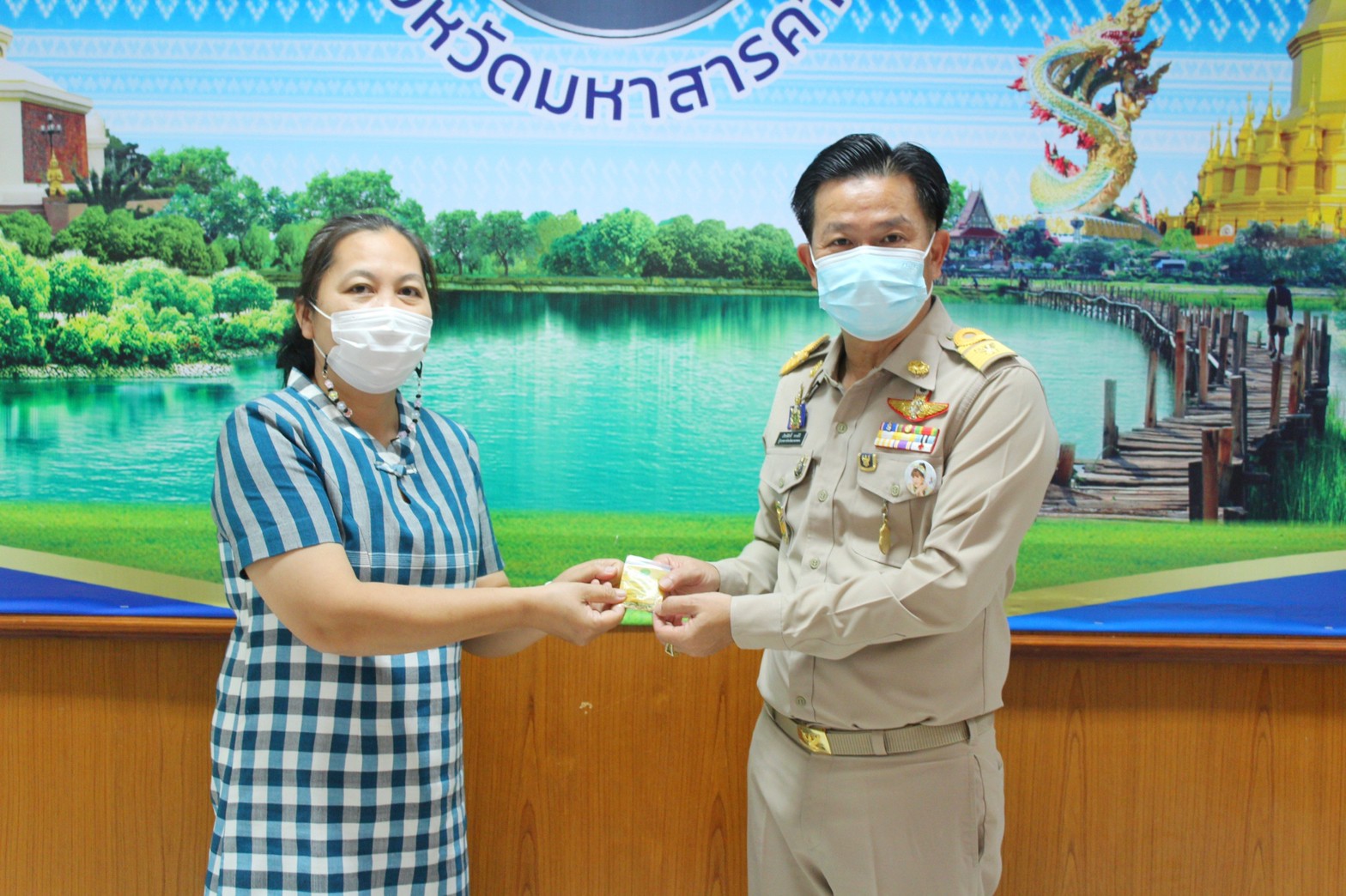 พช.มหาสารคามประชุมการจัดงานกาชาดและมหกรรมมหาสารคามเมืองแห่งสินค้าดี ก้าวสู่สากล ประจำปี ๒๕๖๕ และการประกวดผ้าลายพระราชทาน ผ้าขิดลายนารีรัตนราชกัญญา