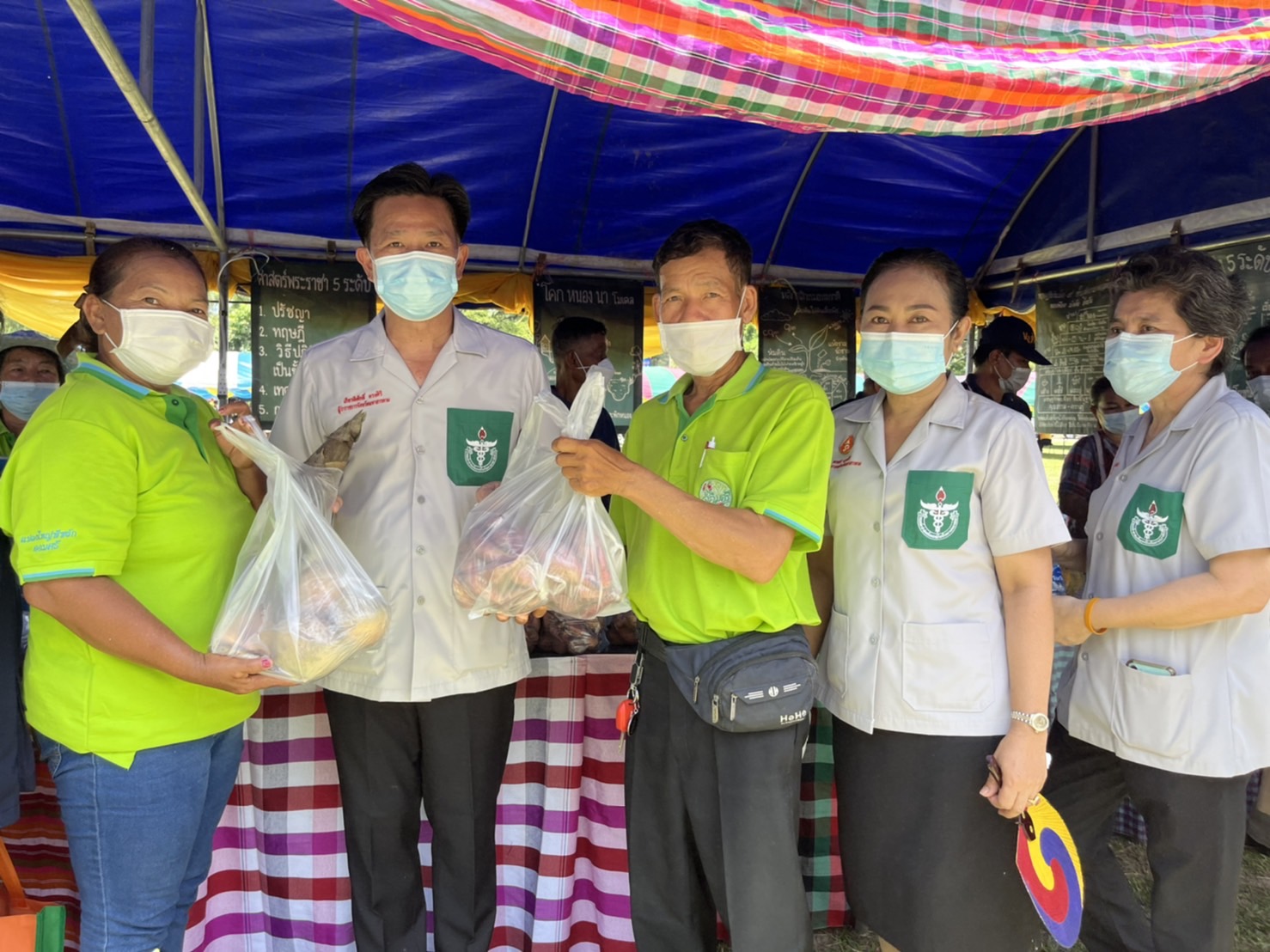 พช.มหาสารคาม ร่วมโครงการปกป้องและเชิดชูสถาบันพระมหากษัตริย์ และหน่วยบำบัดทุกข์ บำรุงสุข สร้างรอยยิ้มให้ประชาชน จ.มหาสารคาม (จังหวัดเคลื่อนที่ ) ประจำเดือน มิ.ย. 2565