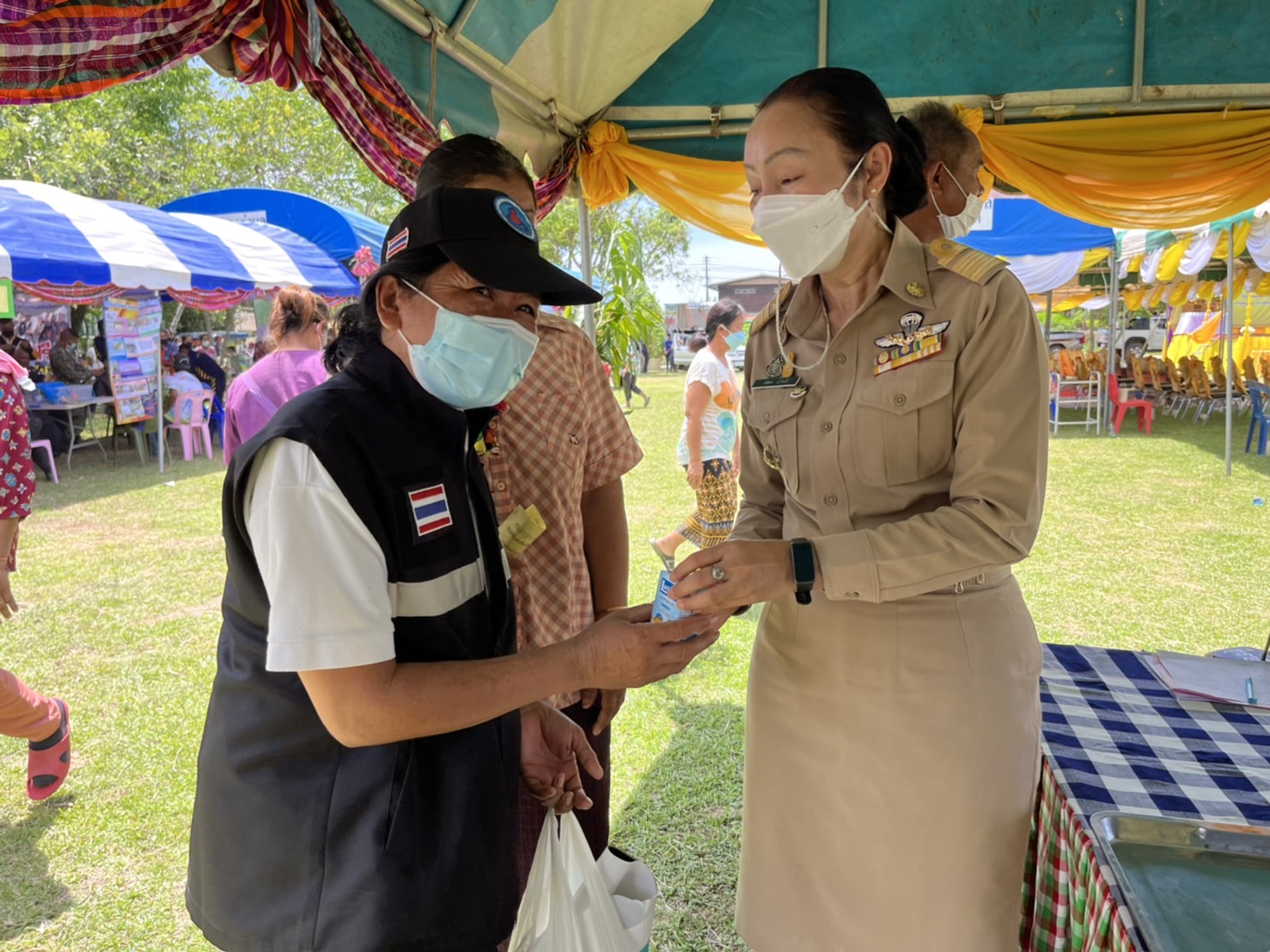 พช.มหาสารคาม ร่วมโครงการปกป้องและเชิดชูสถาบันพระมหากษัตริย์ และหน่วยบำบัดทุกข์ บำรุงสุข สร้างรอยยิ้มให้ประชาชน จ.มหาสารคาม (จังหวัดเคลื่อนที่ ) ประจำเดือน มิ.ย. 2565