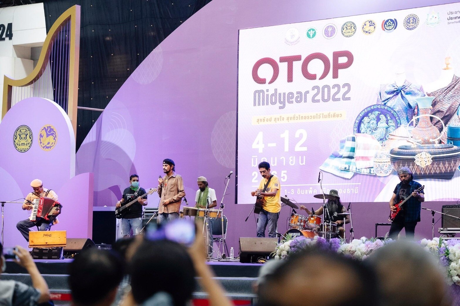 พช.มหาสารคาม ชื่นใจกับกลุ่มผลิต ผู้ประกอบการ OTOP นำสินค้าจำหน่ายในงาน OTOP Midyear 2022 สามวันมียอดจำหน่าย ฟันรายได้ทะลุล้านบาท