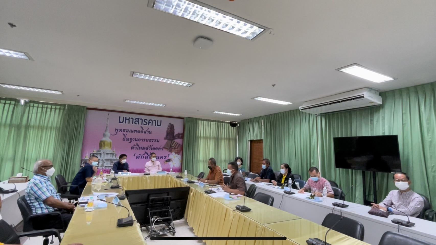 รองปลัดกระทรวงมหาดไทย (นายชัยวัฒน์ ชื่นโกสุม) ลงพื้นที่ตรวจติดตามการขับเคลื่อน การขจัดความยากจนและพัฒนาคนทุกช่วงวัยอย่างยั่งยืนตามหลักปรัชญาของเศรษฐกิจพอเพียง จังหวัดมหาสารคาม