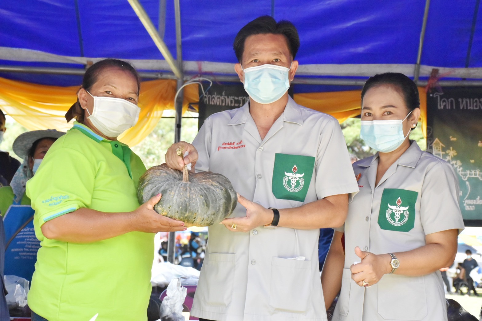 พช.มหาสารคาม ร่วมโครงการปกป้องและเชิดชูสถาบันพระมหากษัตริย์ และหน่วยบำบัดทุกข์ บำรุงสุข สร้างรอยยิ้มให้ประชาชน จ.มหาสารคาม (จังหวัดเคลื่อนที่ ) ประจำเดือน มิ.ย. 2565