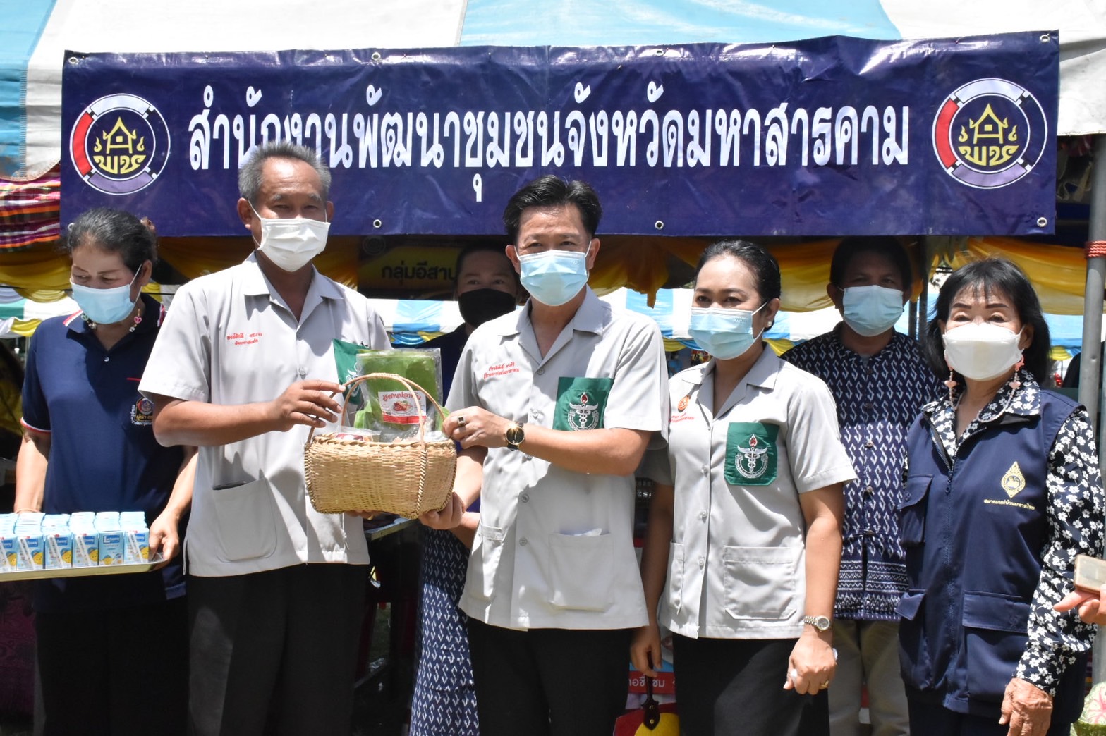 พช.มหาสารคาม ร่วมโครงการปกป้องและเชิดชูสถาบันพระมหากษัตริย์ และหน่วยบำบัดทุกข์ บำรุงสุข สร้างรอยยิ้มให้ประชาชน จ.มหาสารคาม (จังหวัดเคลื่อนที่ ) ประจำเดือน มิ.ย. 2565