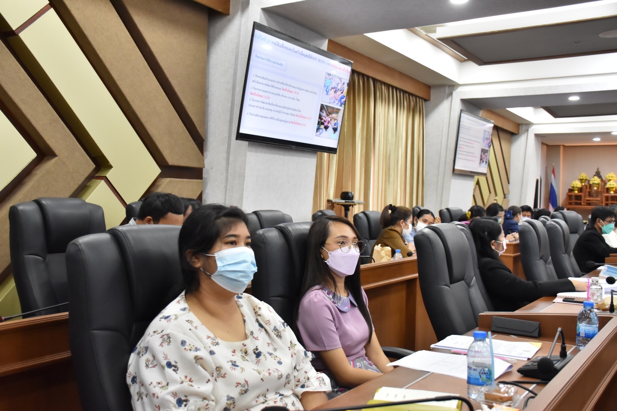 ผู้ว่าราชการจังหวัดมหาสารคาม ประชุมคณะกรรมการบริหารศูนย์อำนวยการขจัดความยากจนและพัฒนาคนทุกช่วงวัยอย่างยั่งยืนตามหลักปรัชญาของเศรษฐกิจพอเพียงจังหวัดมหาสารคาม (คจพ.จ) ครั้งที่ 5/2565