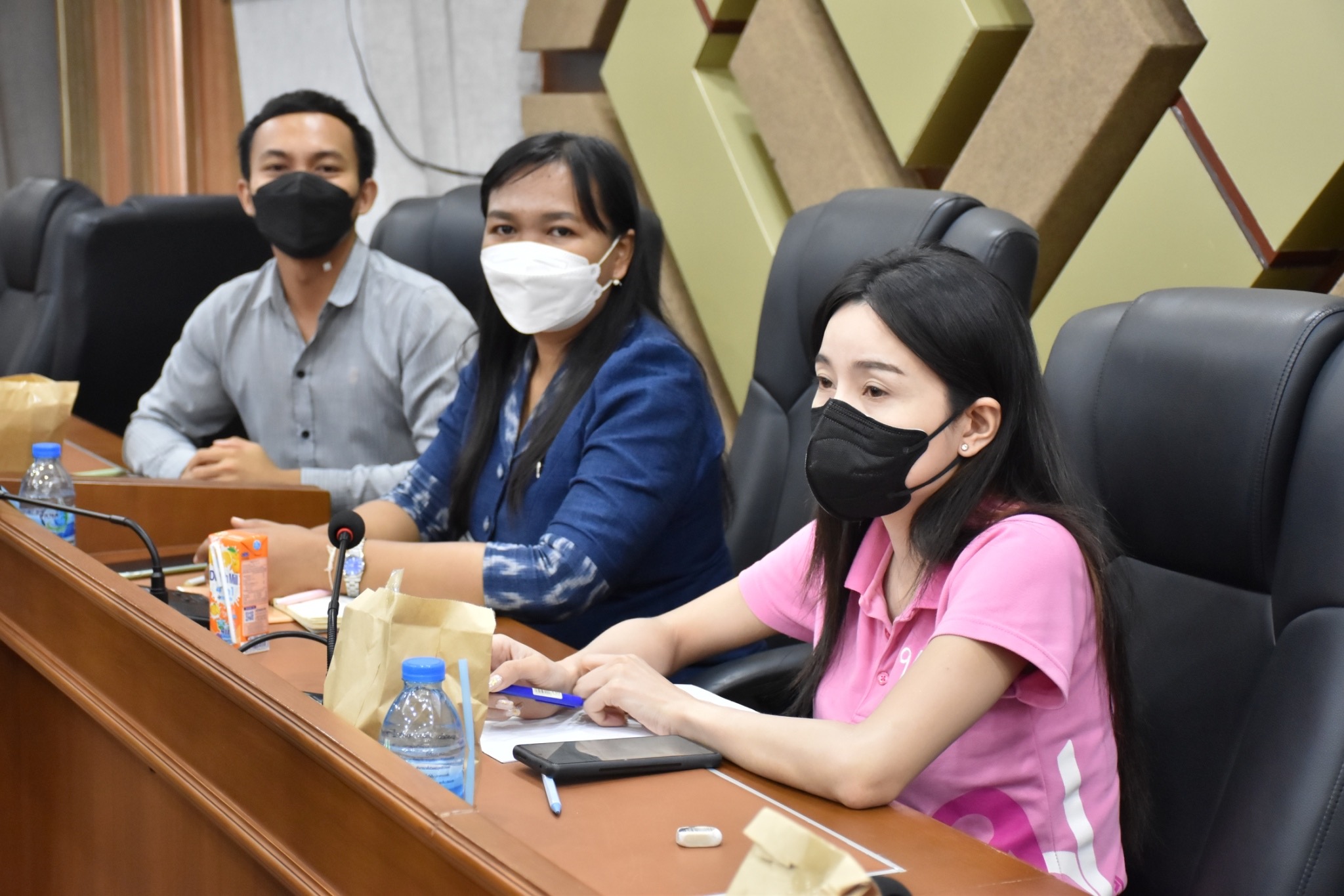 ผู้ว่าราชการจังหวัดมหาสารคาม ประชุมคณะกรรมการบริหารศูนย์อำนวยการขจัดความยากจนและพัฒนาคนทุกช่วงวัยอย่างยั่งยืนตามหลักปรัชญาของเศรษฐกิจพอเพียงจังหวัดมหาสารคาม (คจพ.จ) ครั้งที่ 5/2565