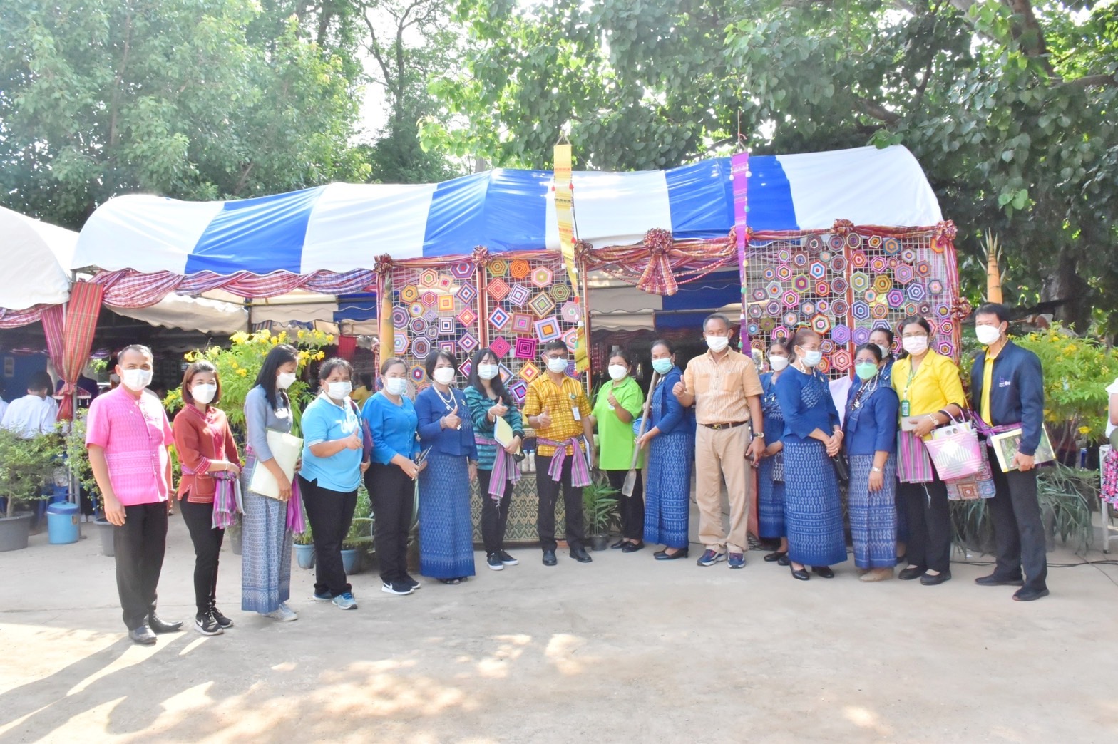 จังหวัดมหาสารคาม ผนึกกำลังส่วนราชการและภาคีพัฒนา ร่วมคัดสรรหมู่บ้านเศรษฐกิจพอเพียง “อยู่เย็น เป็นสุข” และตำบลเข้มแข็งตามหลักปรัชญาของเศรษฐกิจพอเพียง ดีเด่น ระดับจังหวัด ประจำปี 2565