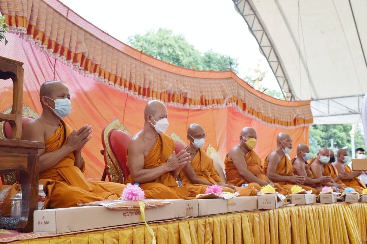 พช.มหาสารคาม ร่วมกิจกรรมส่งเสริมพระพุทธศาสนา เนื่องในเทศกาลวันอาสาฬหบูชาและเข้าพรรษา ประจำปี 2565 ณ พระบรมธาตุนาดูน
