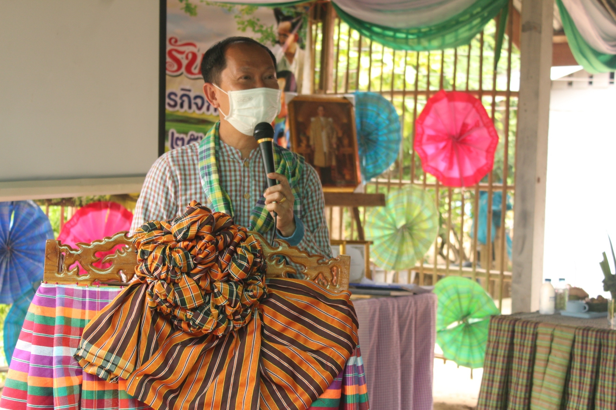 จังหวัดมหาสารคาม ผนึกกำลังส่วนราชการและภาคีพัฒนา ร่วมคัดสรรหมู่บ้านเศรษฐกิจพอเพียง “อยู่เย็น เป็นสุข” ดีเด่น ระดับจังหวัด ประจำปี 2565