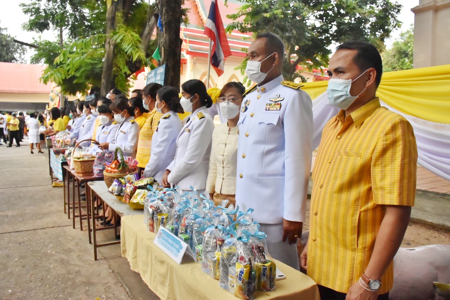 พช.มหาสารคาม ร่วมประกอบพิธีทำบุญตักบาตรถวายพระราชกุศล เนื่องในโอกาสวันเฉลิมพระชนมพรรษาพระบาทสมเด็จพระเจ้าอยู่หัว วันที่ 28 กรกฎาคม 2565