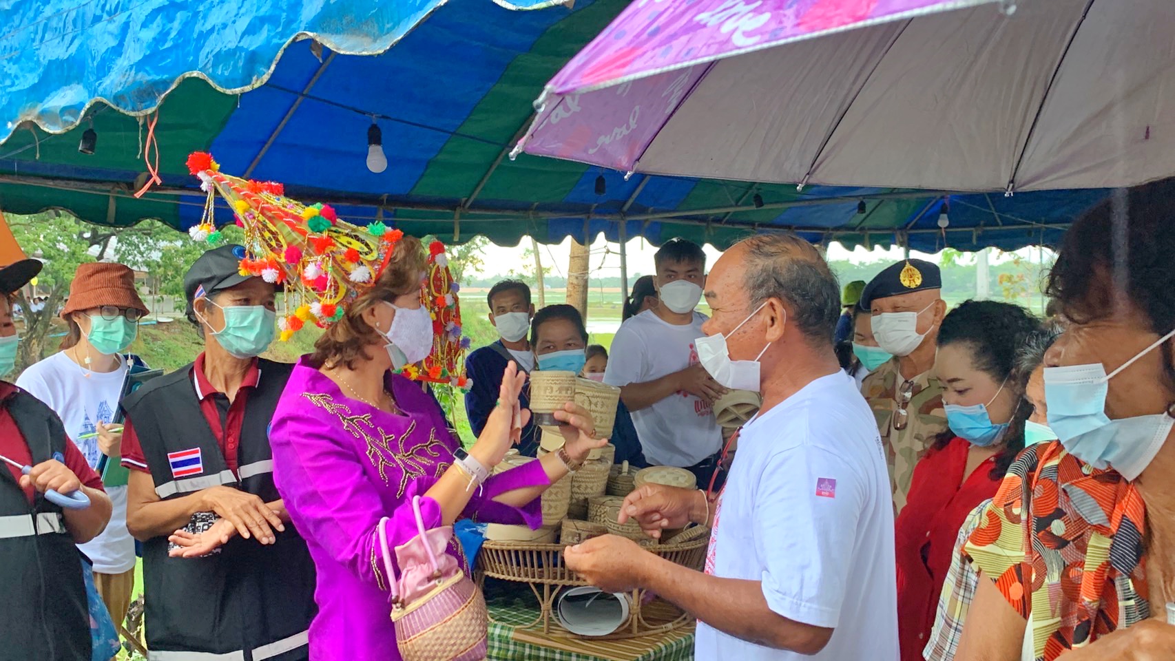 พช.มหาสารคาม ร่วมพิธีเปิดงาน “เทศกาล คักแท้แกดำ ฟังลำเพลิน เดินสะพาน”