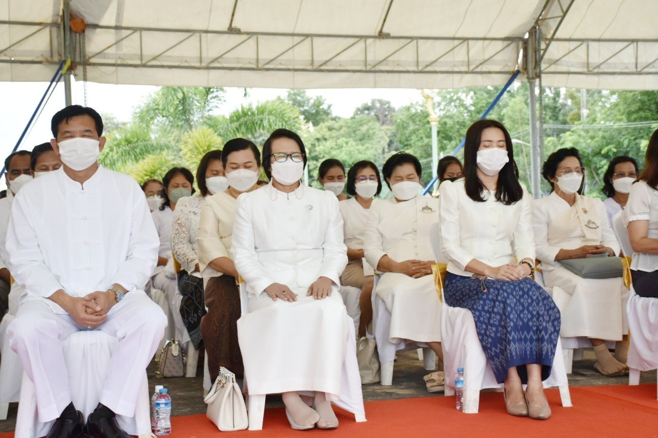 พช.มหาสารคาม ร่วมกิจกรรมส่งเสริมพระพุทธศาสนา เนื่องในเทศกาลวันอาสาฬหบูชาและเข้าพรรษา ประจำปี 2565 ณ พระบรมธาตุนาดูน