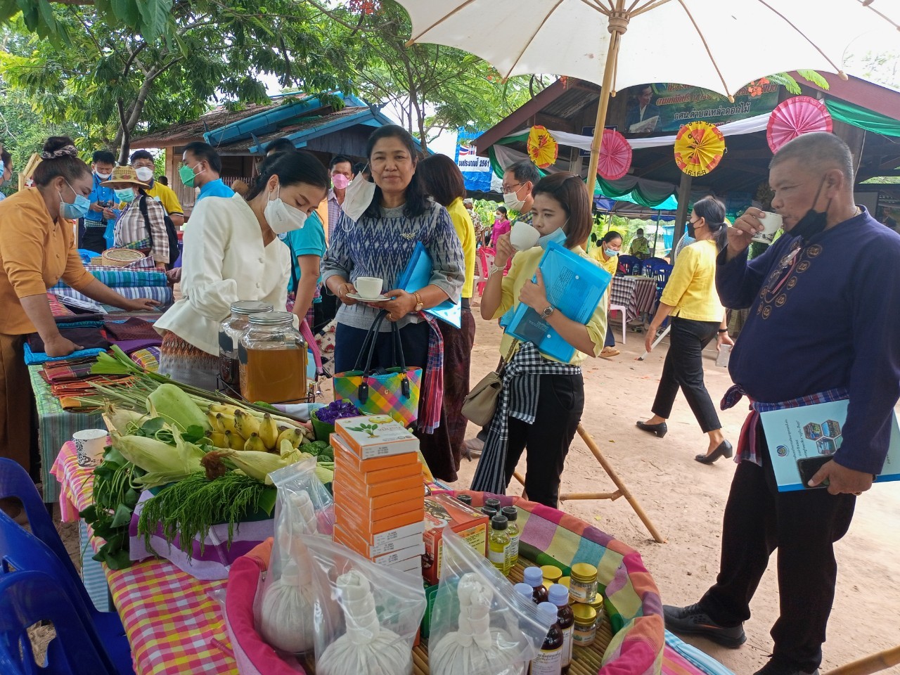 จังหวัดมหาสารคาม ผนึกกำลังส่วนราชการและภาคีพัฒนา ร่วมคัดสรรหมู่บ้านเศรษฐกิจพอเพียง “อยู่เย็น เป็นสุข” ดีเด่น ระดับจังหวัด ประจำปี 2565