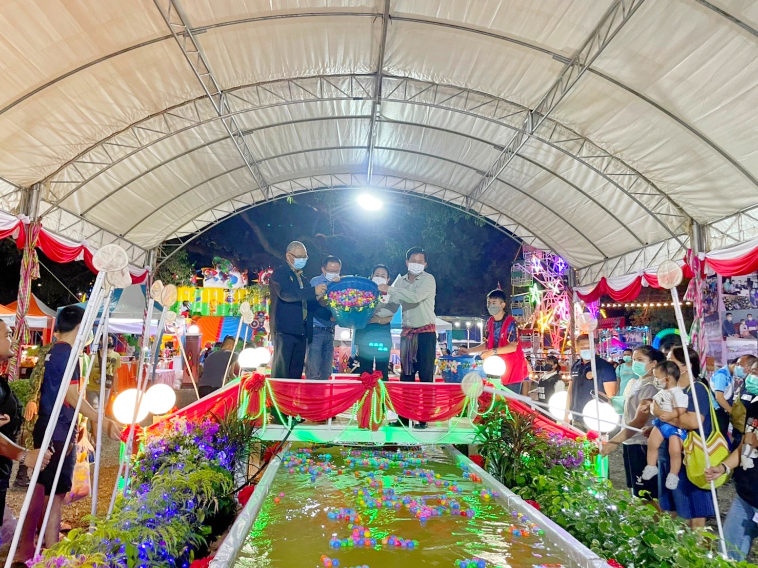 วันที่ 2 “งานกาชาดและมหกรรมมหาสารคามเมืองผลิตสินค้าดีก้าวสู่สากล” ประจำปี 2565