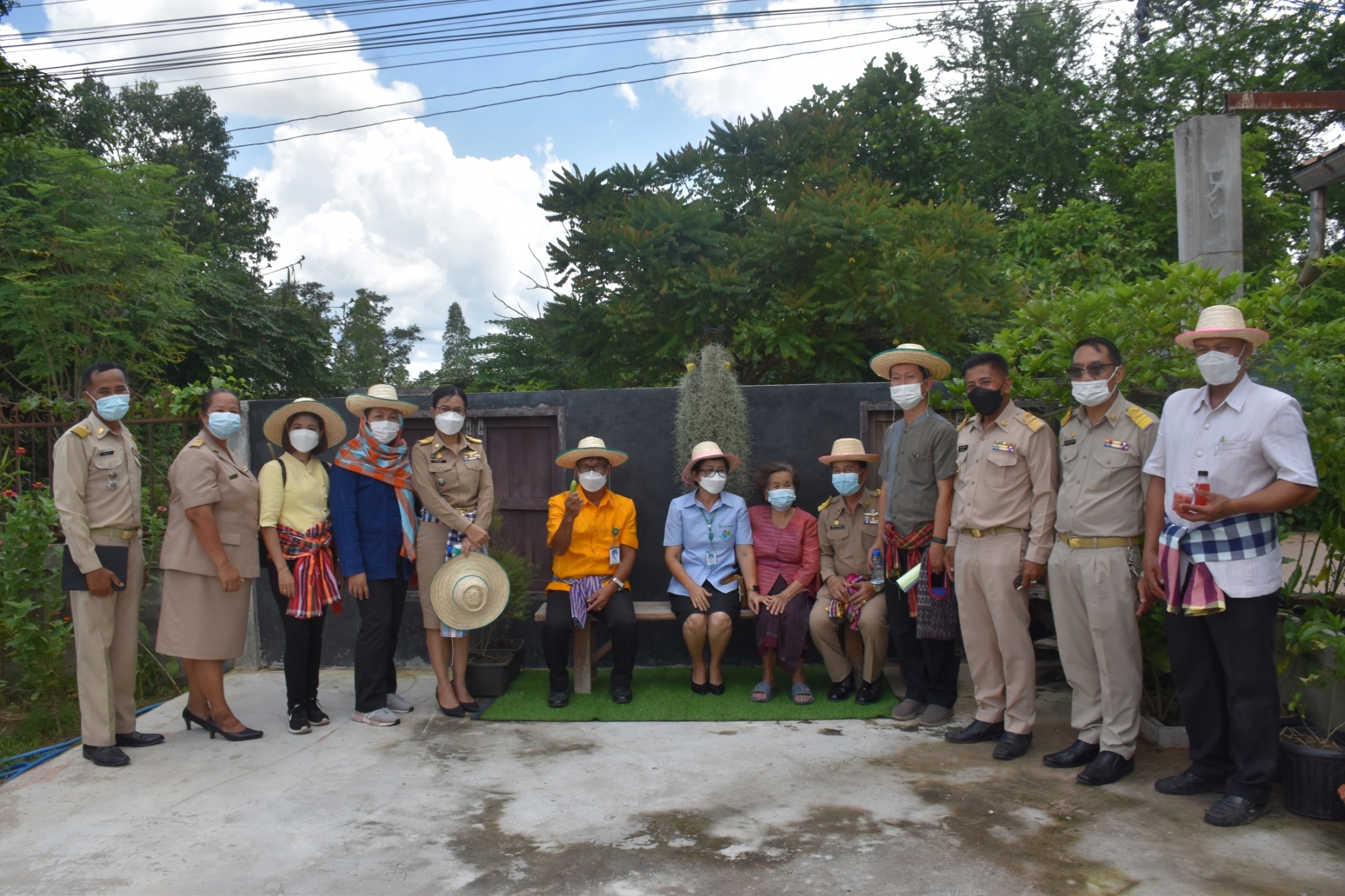 พช.มหาสารคาม ร่วมกับส่วนราชการ ภาคี เครือข่าย ดำเนินการประกวดหมู่บ้านมั่นคงปลอดภัย ร่วมใจปลูกผัก เพื่อคัดเลือกหมู่บ้านต้นแบบ ระดับจังหวัดมหาสารคาม ประจำปี 2565