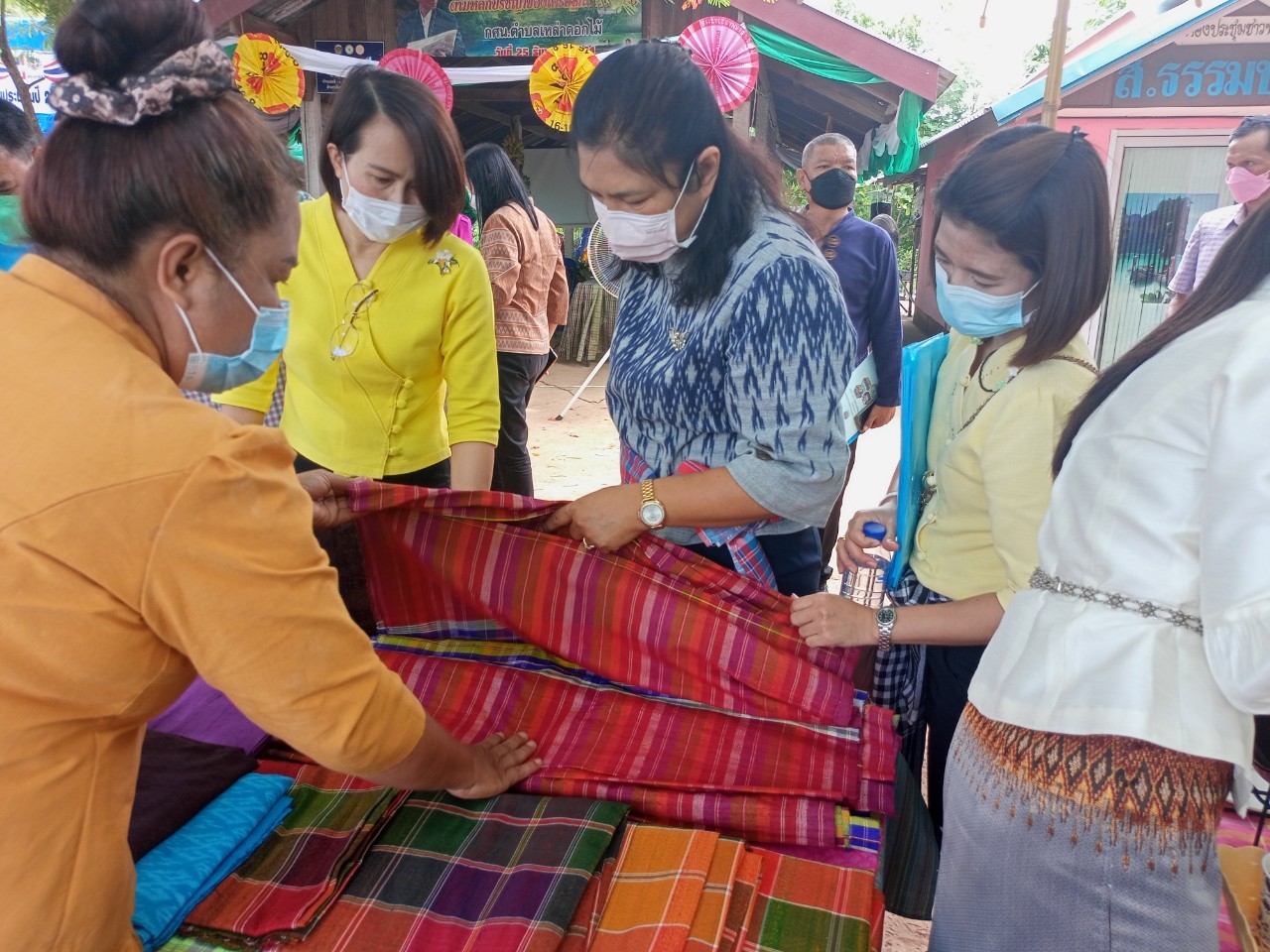 จังหวัดมหาสารคาม ผนึกกำลังส่วนราชการและภาคีพัฒนา ร่วมคัดสรรหมู่บ้านเศรษฐกิจพอเพียง “อยู่เย็น เป็นสุข” ดีเด่น ระดับจังหวัด ประจำปี 2565