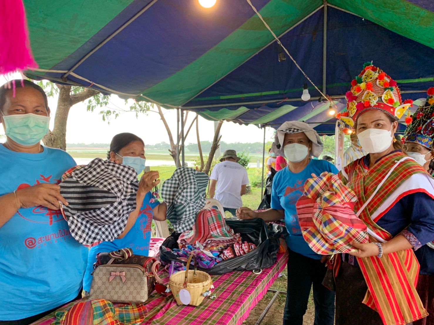 พช.มหาสารคาม ร่วมพิธีเปิดงาน “เทศกาล คักแท้แกดำ ฟังลำเพลิน เดินสะพาน”