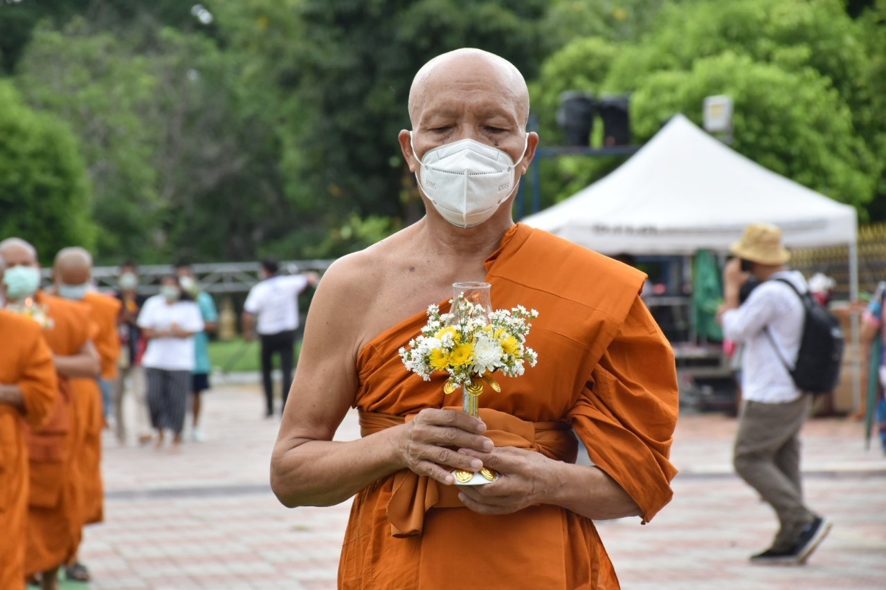 พช.มหาสารคาม ร่วมกิจกรรมส่งเสริมพระพุทธศาสนา เนื่องในเทศกาลวันอาสาฬหบูชาและเข้าพรรษา ประจำปี 2565 ณ พระบรมธาตุนาดูน