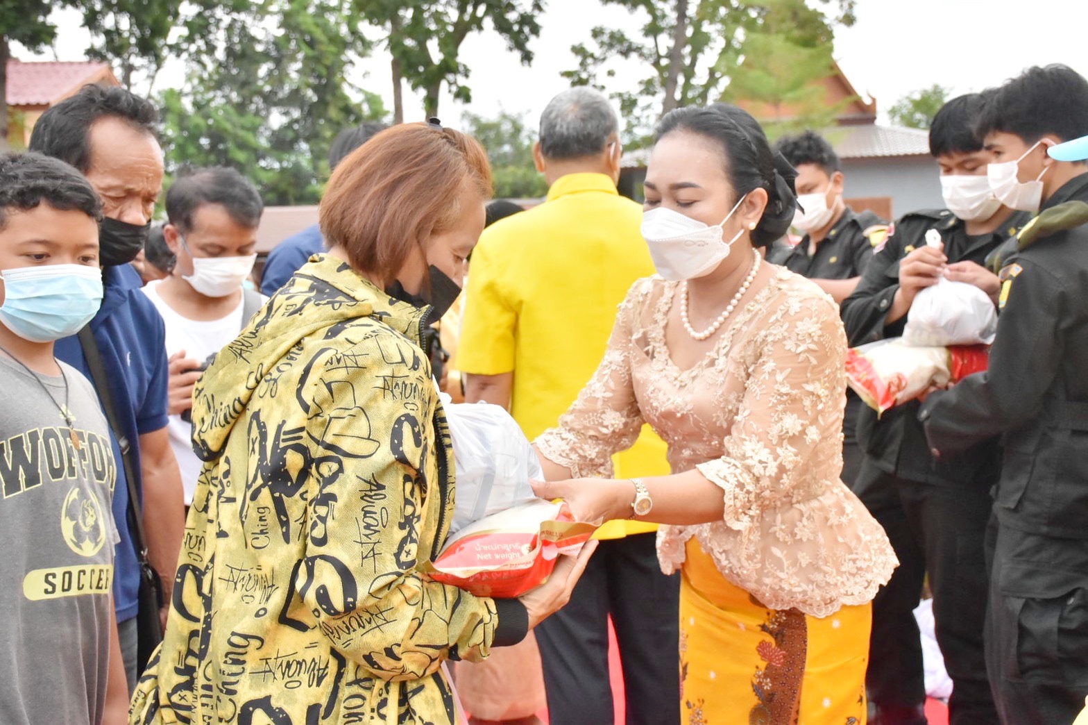 จังหวัดมหาสารคาม ร่วมมอบความสุขให้กับพี่น้องประชาชน ณ วัดป่าวังน้ำเย็น