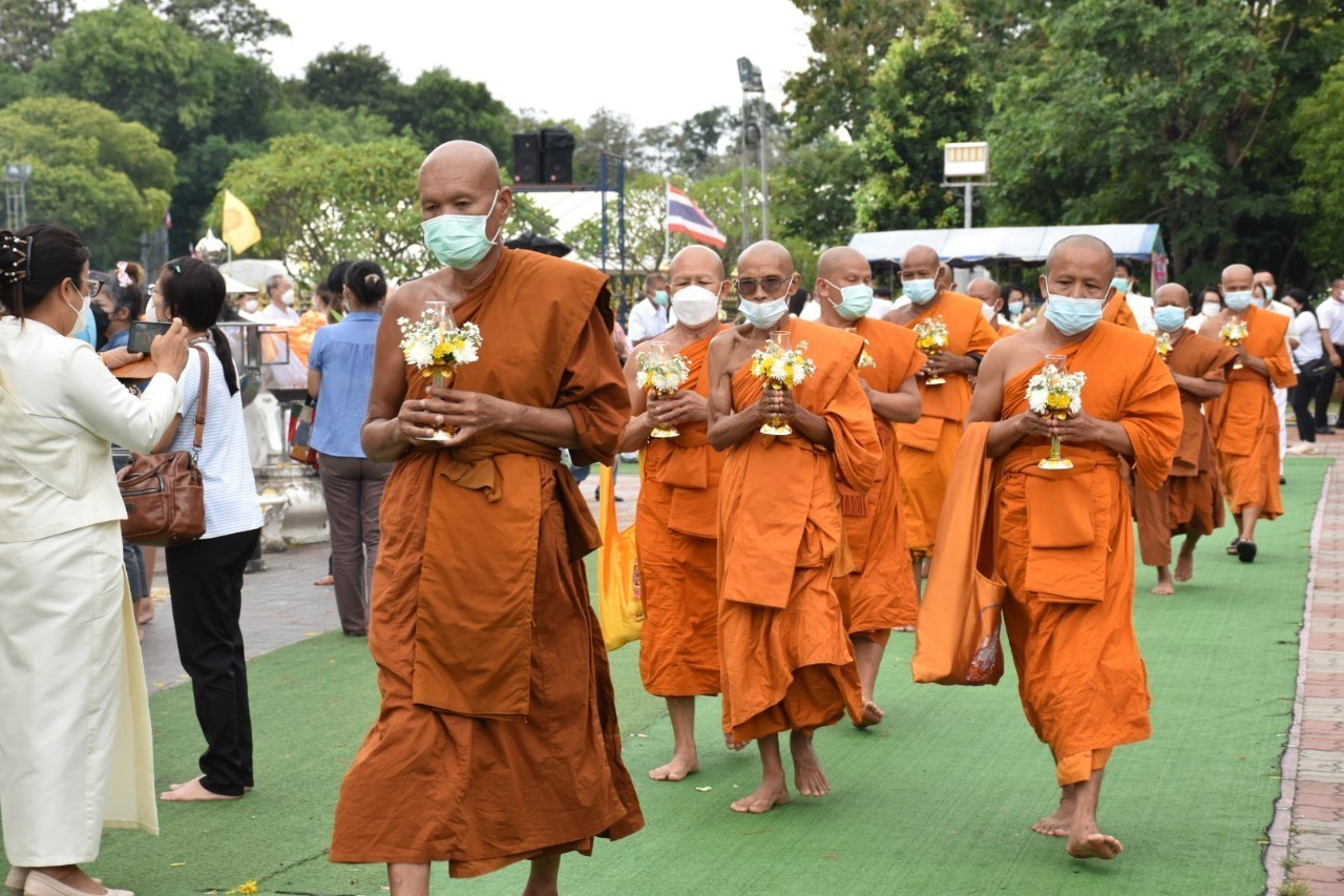 พช.มหาสารคาม ร่วมกิจกรรมส่งเสริมพระพุทธศาสนา เนื่องในเทศกาลวันอาสาฬหบูชาและเข้าพรรษา ประจำปี 2565 ณ พระบรมธาตุนาดูน