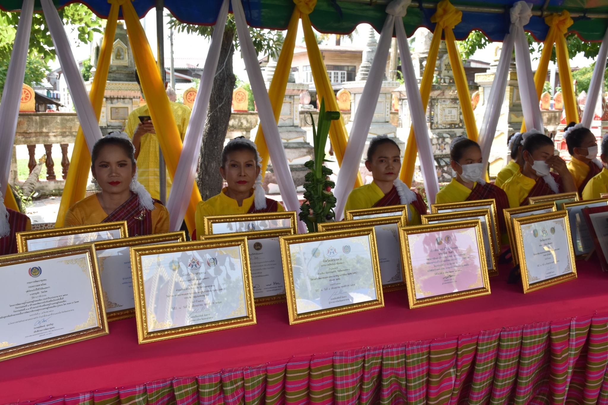จังหวัดมหาสารคาม ผนึกกำลังส่วนราชการและภาคีพัฒนา ร่วมคัดสรรหมู่บ้านเศรษฐกิจพอเพียง “อยู่เย็น เป็นสุข” และตำบลเข้มแข็งตามหลักปรัชญาของเศรษฐกิจพอเพียง ดีเด่น ระดับจังหวัด ประจำปี 2565