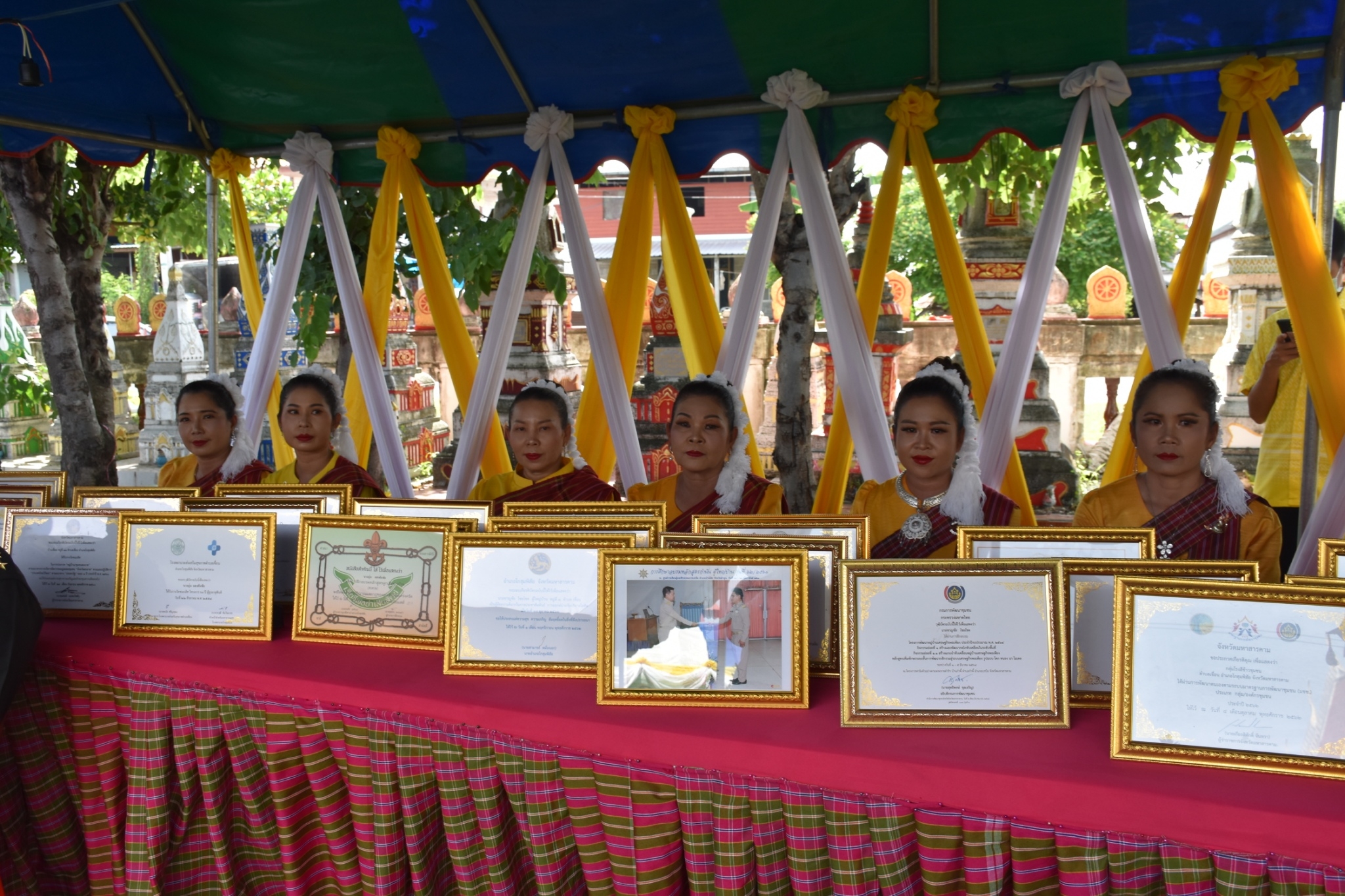 จังหวัดมหาสารคาม ผนึกกำลังส่วนราชการและภาคีพัฒนา ร่วมคัดสรรหมู่บ้านเศรษฐกิจพอเพียง “อยู่เย็น เป็นสุข” และตำบลเข้มแข็งตามหลักปรัชญาของเศรษฐกิจพอเพียง ดีเด่น ระดับจังหวัด ประจำปี 2565