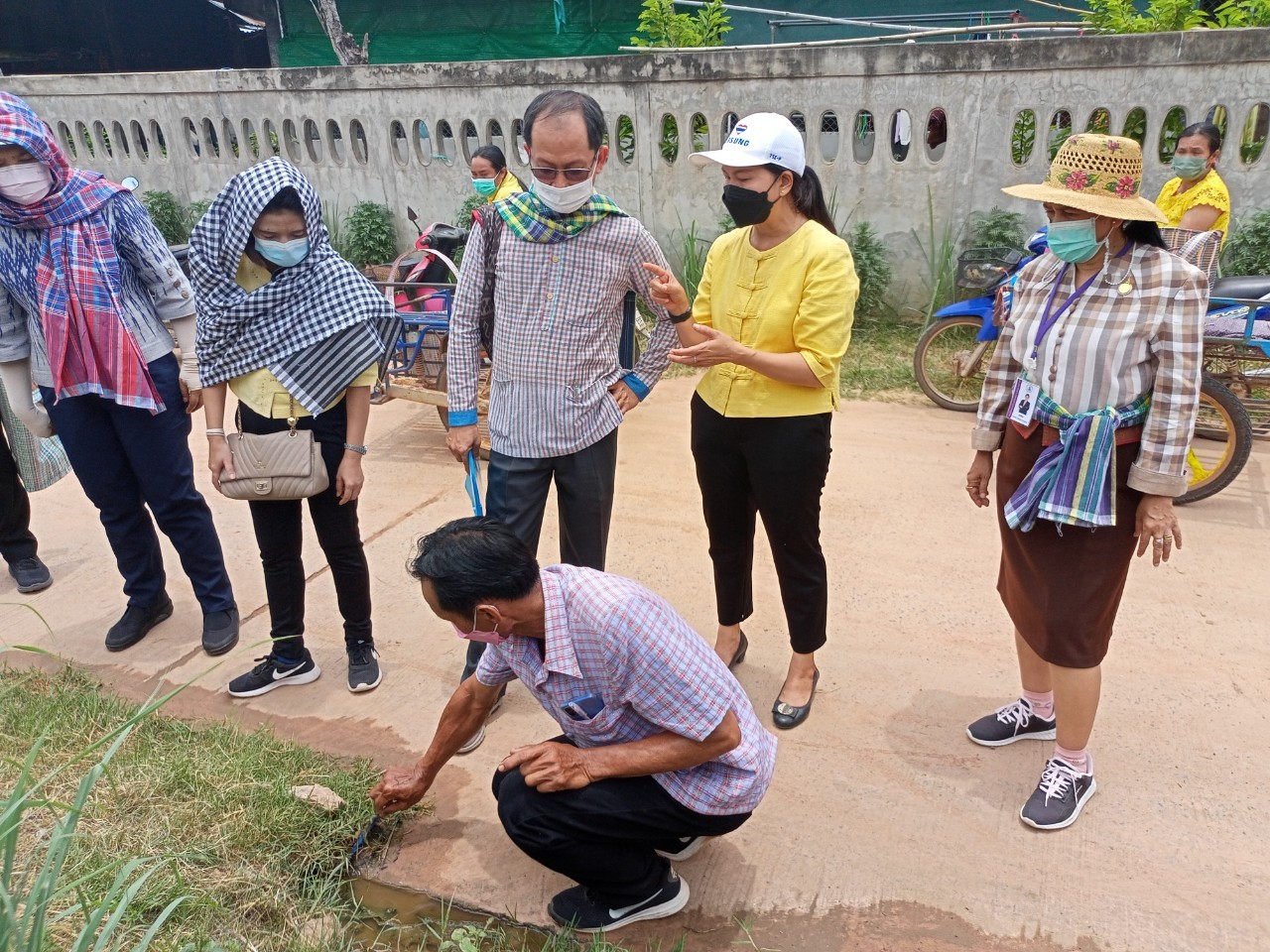 จังหวัดมหาสารคาม ผนึกกำลังส่วนราชการและภาคีพัฒนา ร่วมคัดสรรหมู่บ้านเศรษฐกิจพอเพียง “อยู่เย็น เป็นสุข” ดีเด่น ระดับจังหวัด ประจำปี 2565