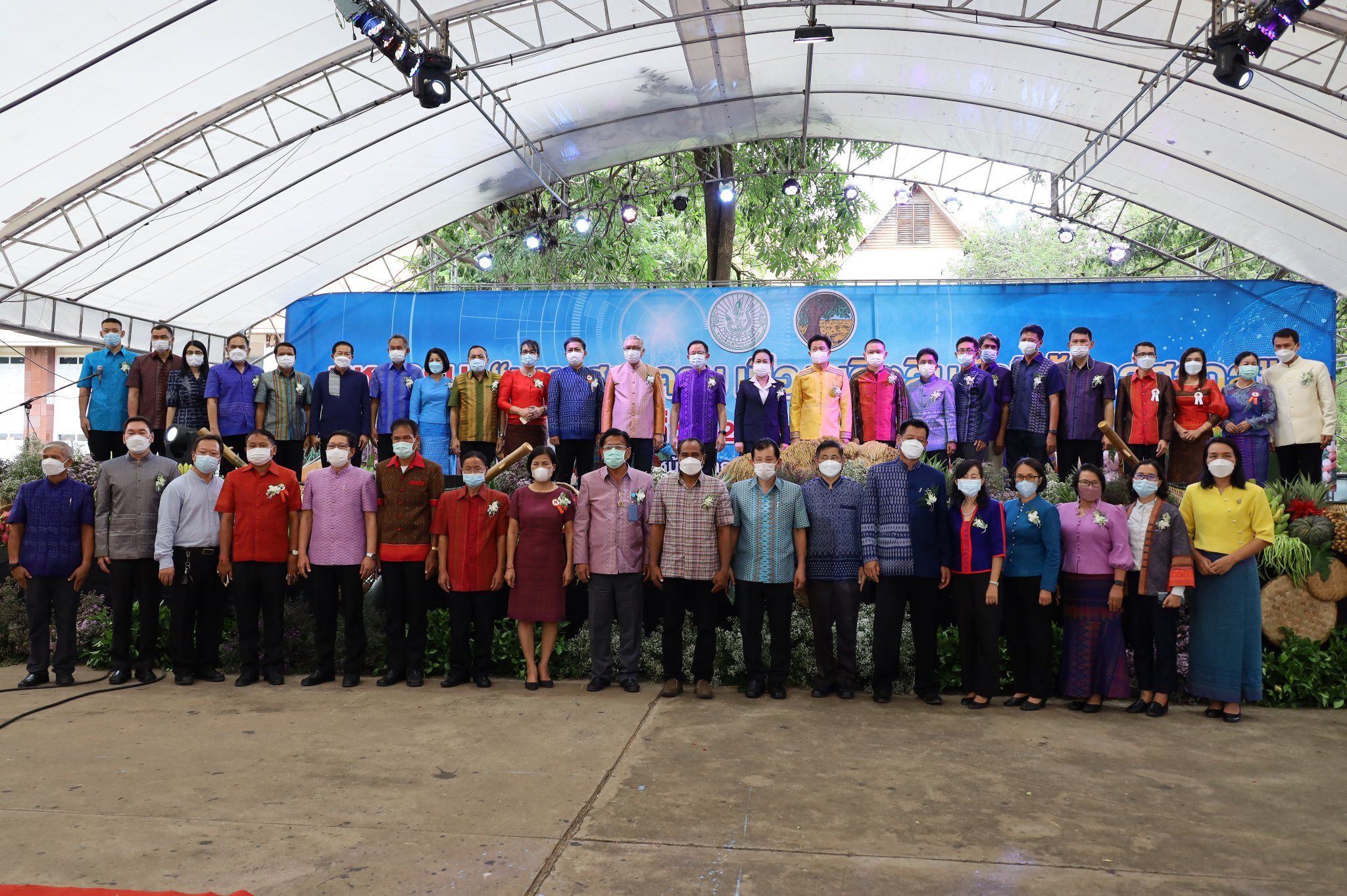 เปิดแล้ว!! งานกาชาด จังหวัดมหาสารคาม พช. ร่วมกับ ภาคี เครือข่าย ขนผลิตภัณฑ์ OTOP ผลิตผล โคก หนอง นา โชว์ในงานเพียบ
