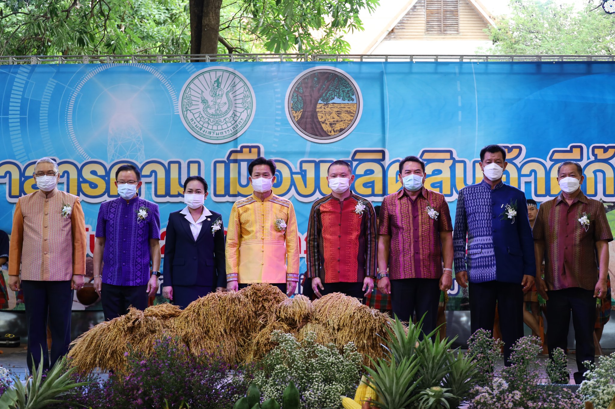 เปิดแล้ว!! งานกาชาด จังหวัดมหาสารคาม พช. ร่วมกับ ภาคี เครือข่าย ขนผลิตภัณฑ์ OTOP ผลิตผล โคก หนอง นา โชว์ในงานเพียบ
