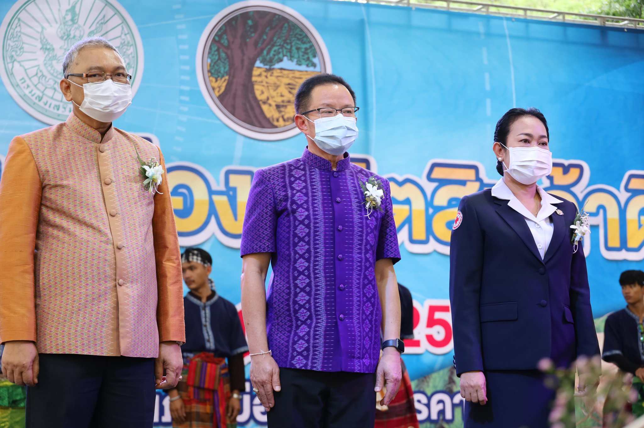 เปิดแล้ว!! งานกาชาด จังหวัดมหาสารคาม พช. ร่วมกับ ภาคี เครือข่าย ขนผลิตภัณฑ์ OTOP ผลิตผล โคก หนอง นา โชว์ในงานเพียบ