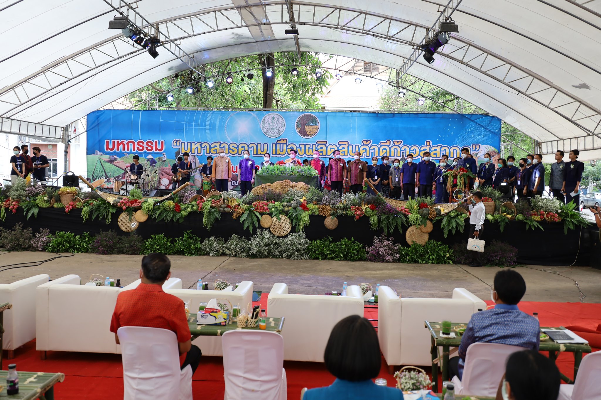 เปิดแล้ว!! งานกาชาด จังหวัดมหาสารคาม พช. ร่วมกับ ภาคี เครือข่าย ขนผลิตภัณฑ์ OTOP ผลิตผล โคก หนอง นา โชว์ในงานเพียบ