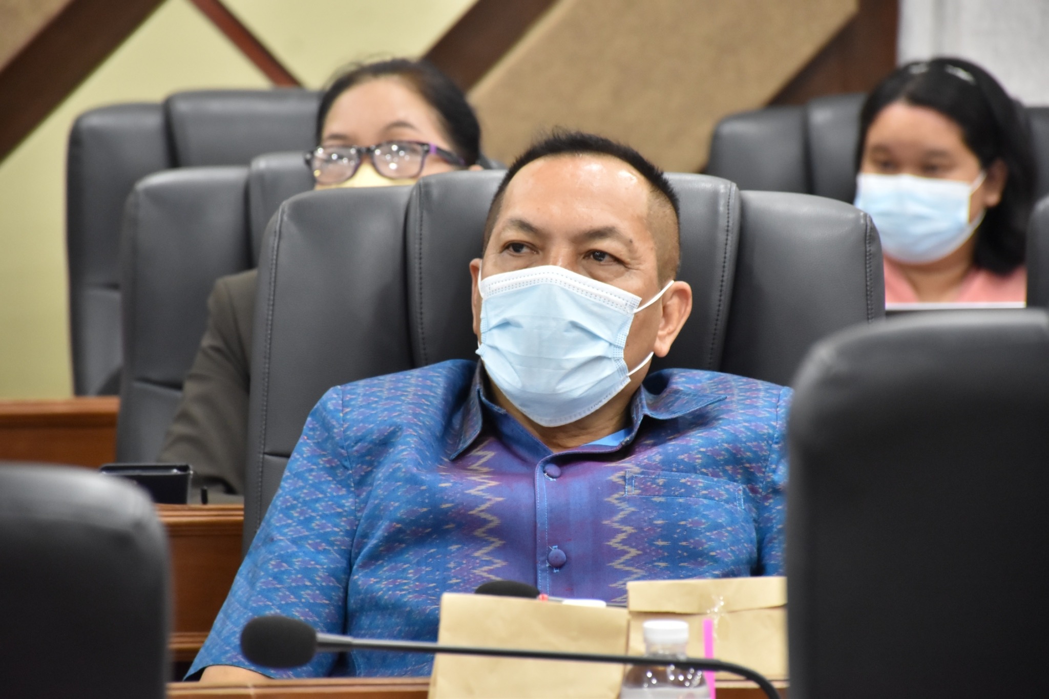 ผู้ว่าราชการจังหวัดมหาสารคาม ประชุมคณะกรรมการบริหารศูนย์อำนวยการขจัดความยากจนและพัฒนาคนทุกช่วงวัยอย่างยั่งยืนตามหลักปรัชญาของเศรษฐกิจพอเพียงจังหวัดมหาสารคาม (คจพ.จ) ครั้งที่ 5/2565