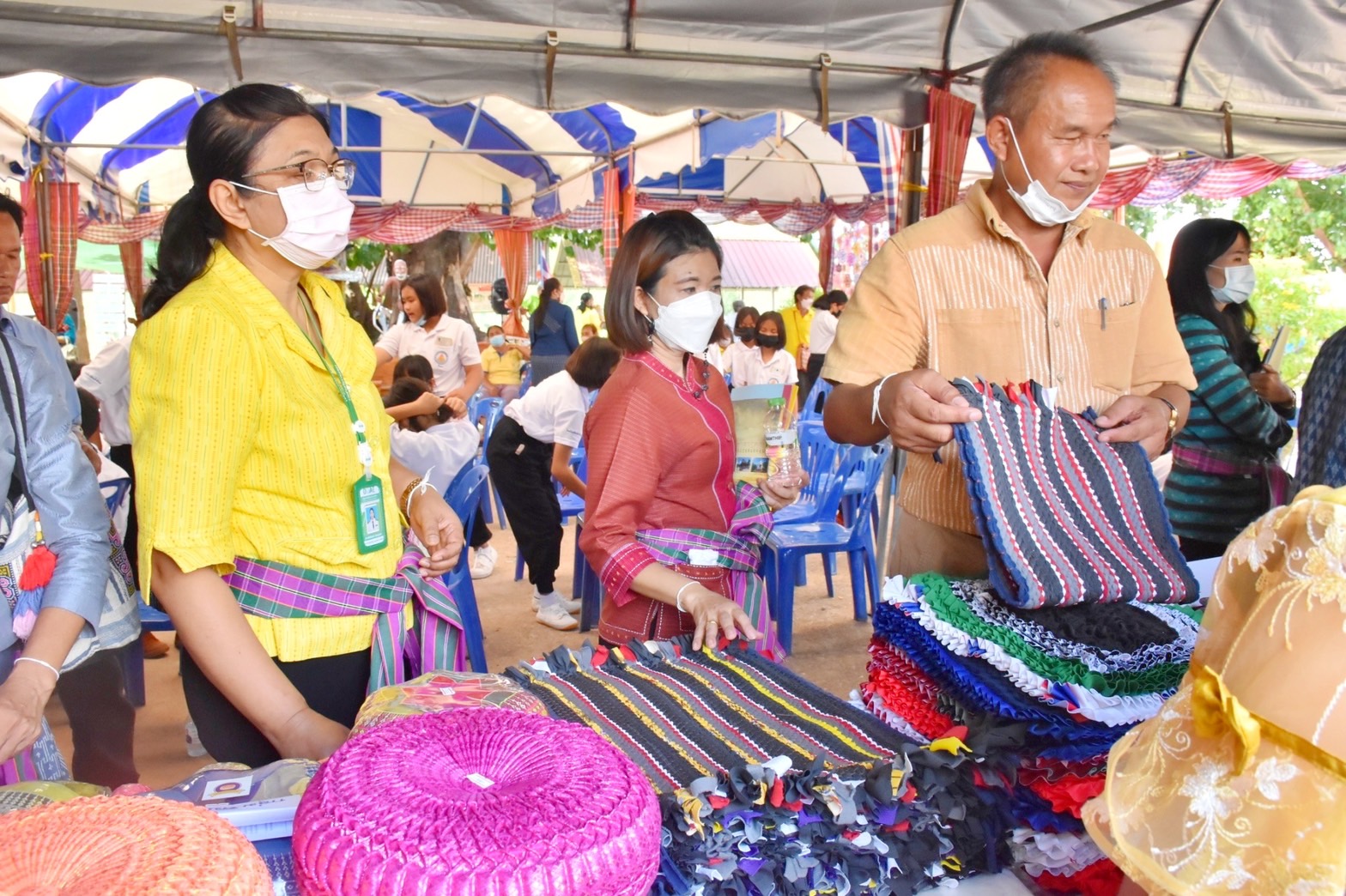 จังหวัดมหาสารคาม ผนึกกำลังส่วนราชการและภาคีพัฒนา ร่วมคัดสรรหมู่บ้านเศรษฐกิจพอเพียง “อยู่เย็น เป็นสุข” และตำบลเข้มแข็งตามหลักปรัชญาของเศรษฐกิจพอเพียง ดีเด่น ระดับจังหวัด ประจำปี 2565