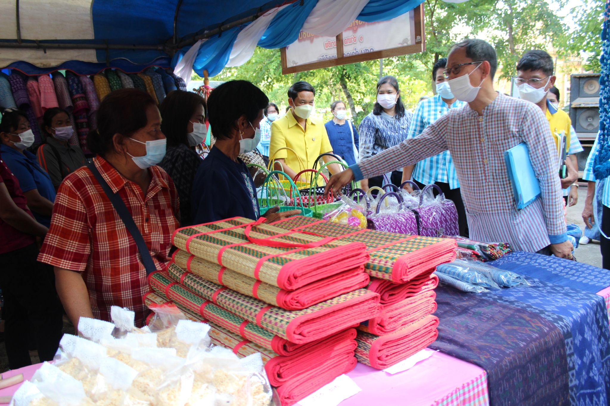 จังหวัดมหาสารคาม ผนึกกำลังส่วนราชการและภาคีพัฒนา ร่วมคัดสรรหมู่บ้านเศรษฐกิจพอเพียง “อยู่เย็น เป็นสุข” ดีเด่น ระดับจังหวัด ประจำปี 2565