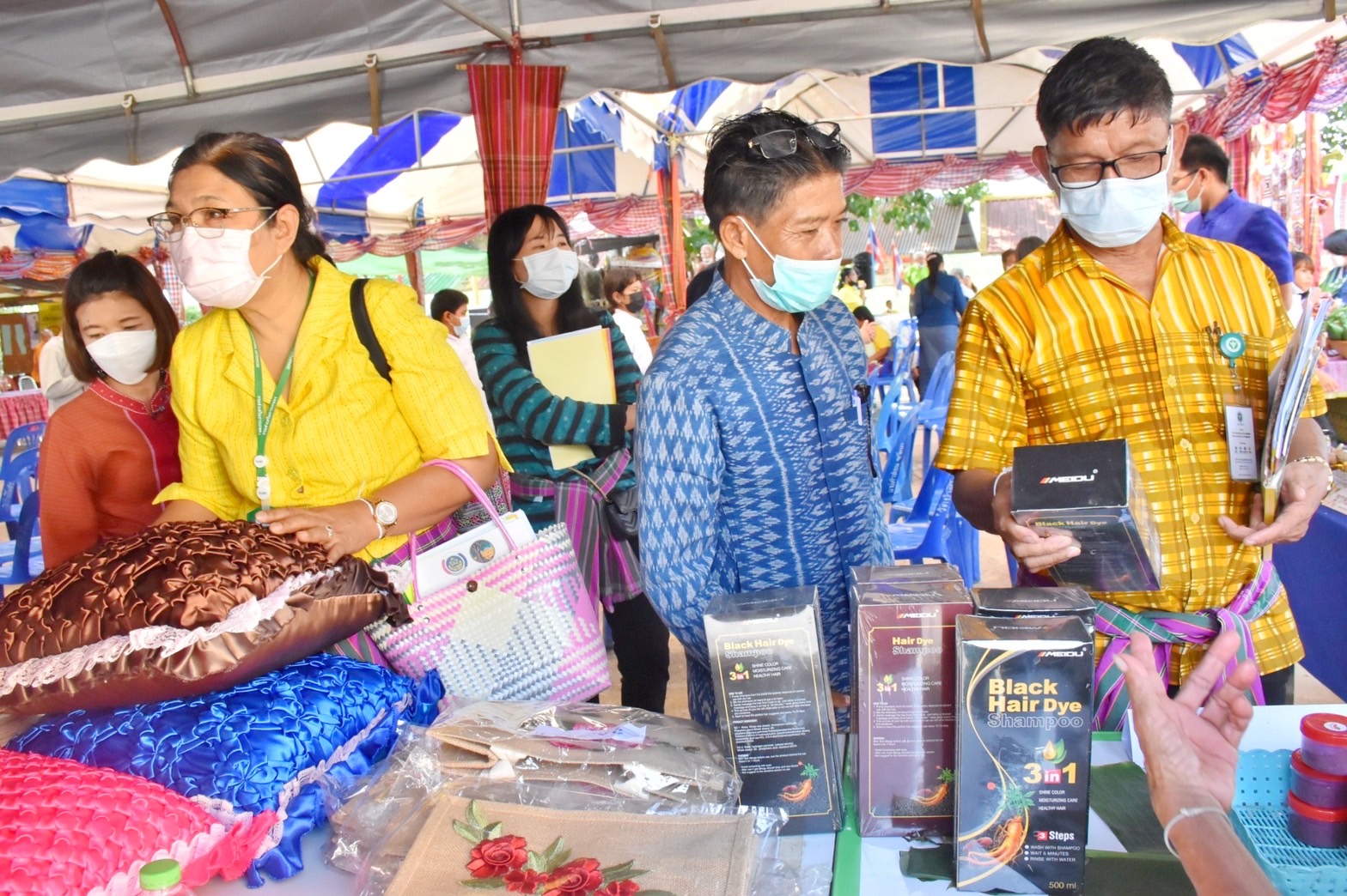 จังหวัดมหาสารคาม ผนึกกำลังส่วนราชการและภาคีพัฒนา ร่วมคัดสรรหมู่บ้านเศรษฐกิจพอเพียง “อยู่เย็น เป็นสุข” และตำบลเข้มแข็งตามหลักปรัชญาของเศรษฐกิจพอเพียง ดีเด่น ระดับจังหวัด ประจำปี 2565