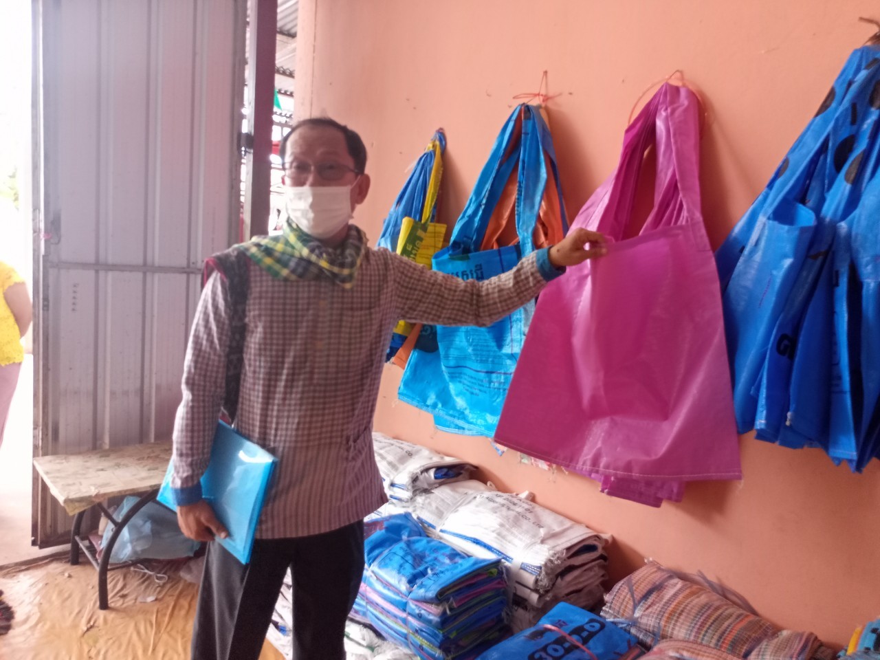 จังหวัดมหาสารคาม ผนึกกำลังส่วนราชการและภาคีพัฒนา ร่วมคัดสรรหมู่บ้านเศรษฐกิจพอเพียง “อยู่เย็น เป็นสุข” ดีเด่น ระดับจังหวัด ประจำปี 2565