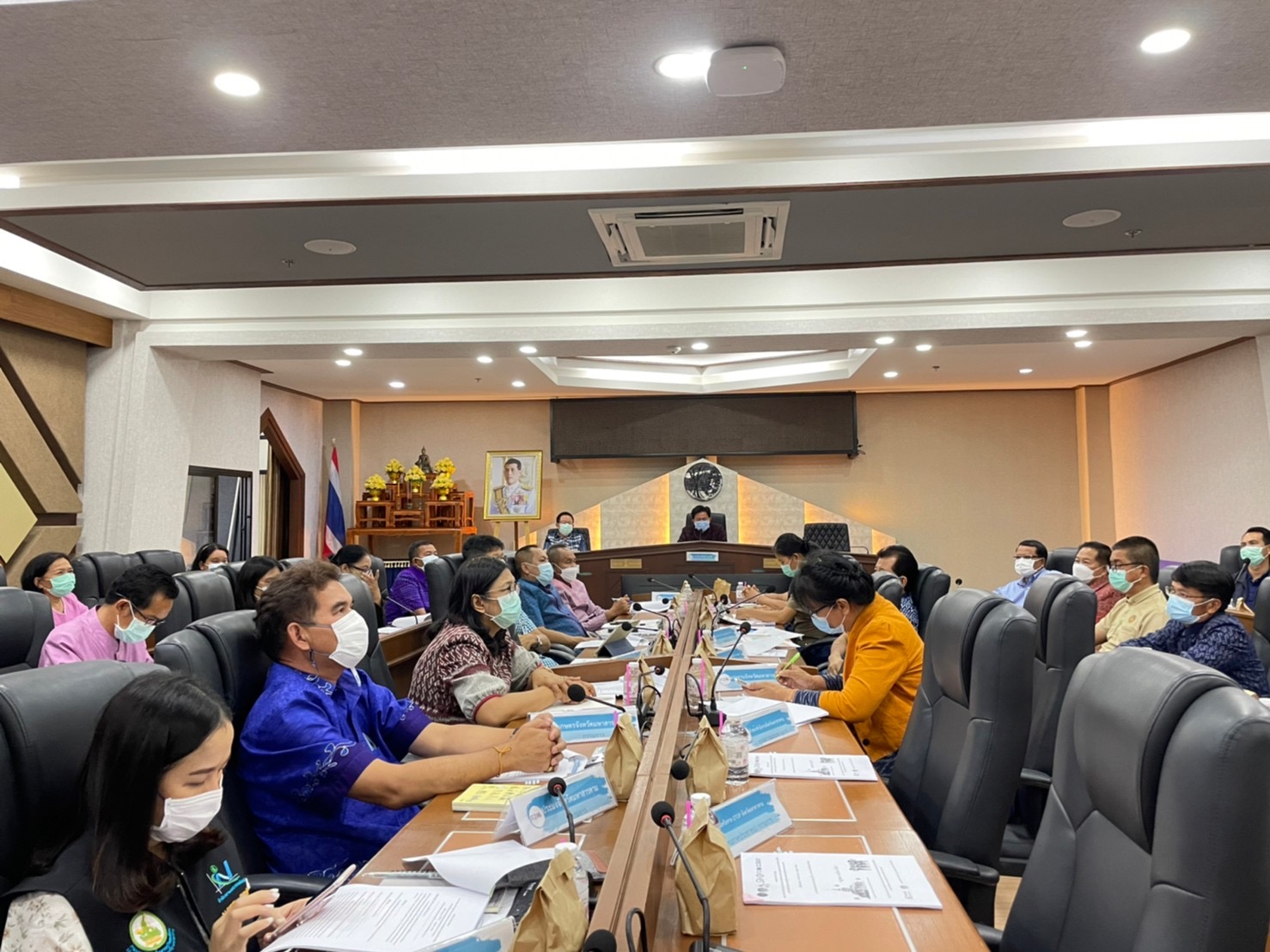 ผู้ว่าราชการจังหวัดมหาสารคาม ประชุมคณะกรรมการบริหารศูนย์อำนวยการขจัดความยากจนและพัฒนาคนทุกช่วงวัยอย่างยั่งยืนตามหลักปรัชญาของเศรษฐกิจพอเพียงจังหวัดมหาสารคาม (คจพ.จ) ครั้งที่ 5/2565