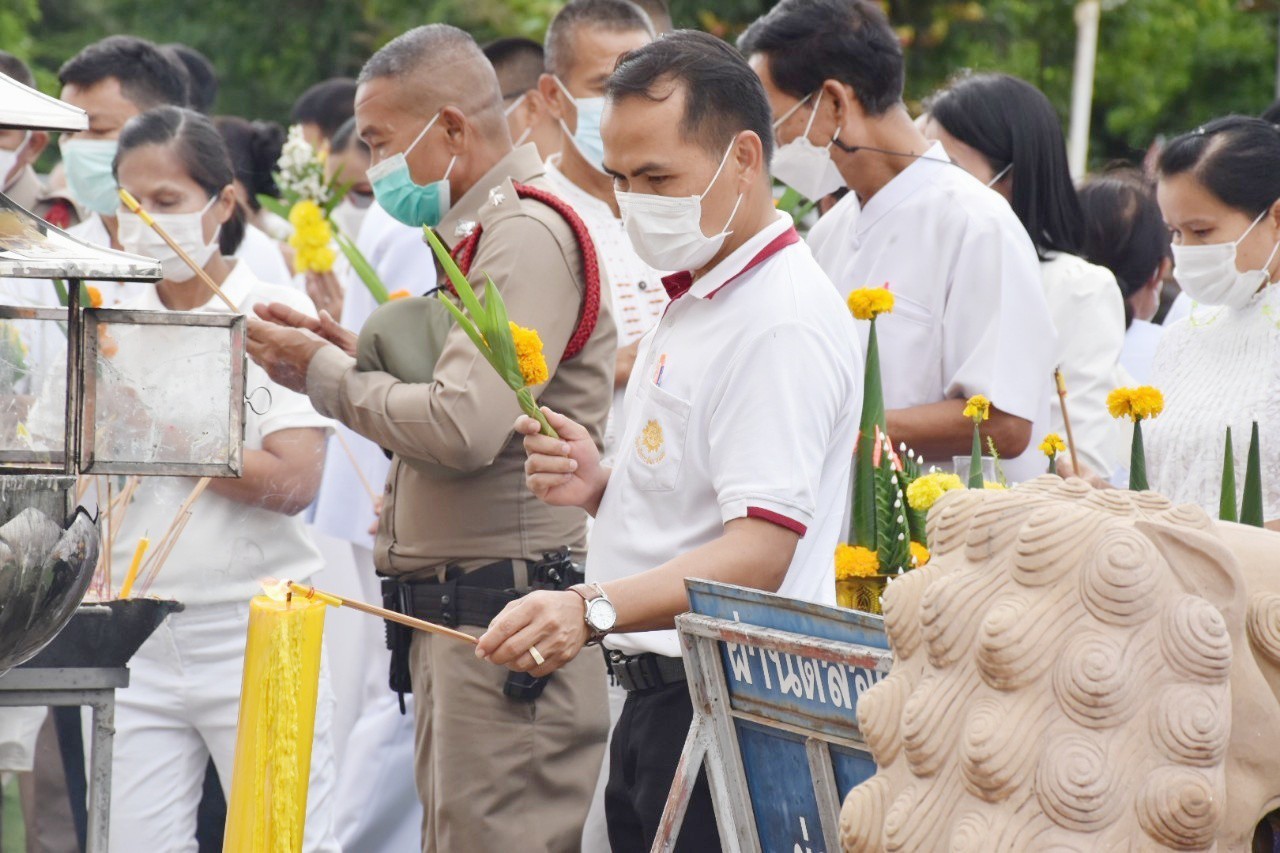 พช.มหาสารคาม ร่วมกิจกรรมส่งเสริมพระพุทธศาสนา เนื่องในเทศกาลวันอาสาฬหบูชาและเข้าพรรษา ประจำปี 2565 ณ พระบรมธาตุนาดูน
