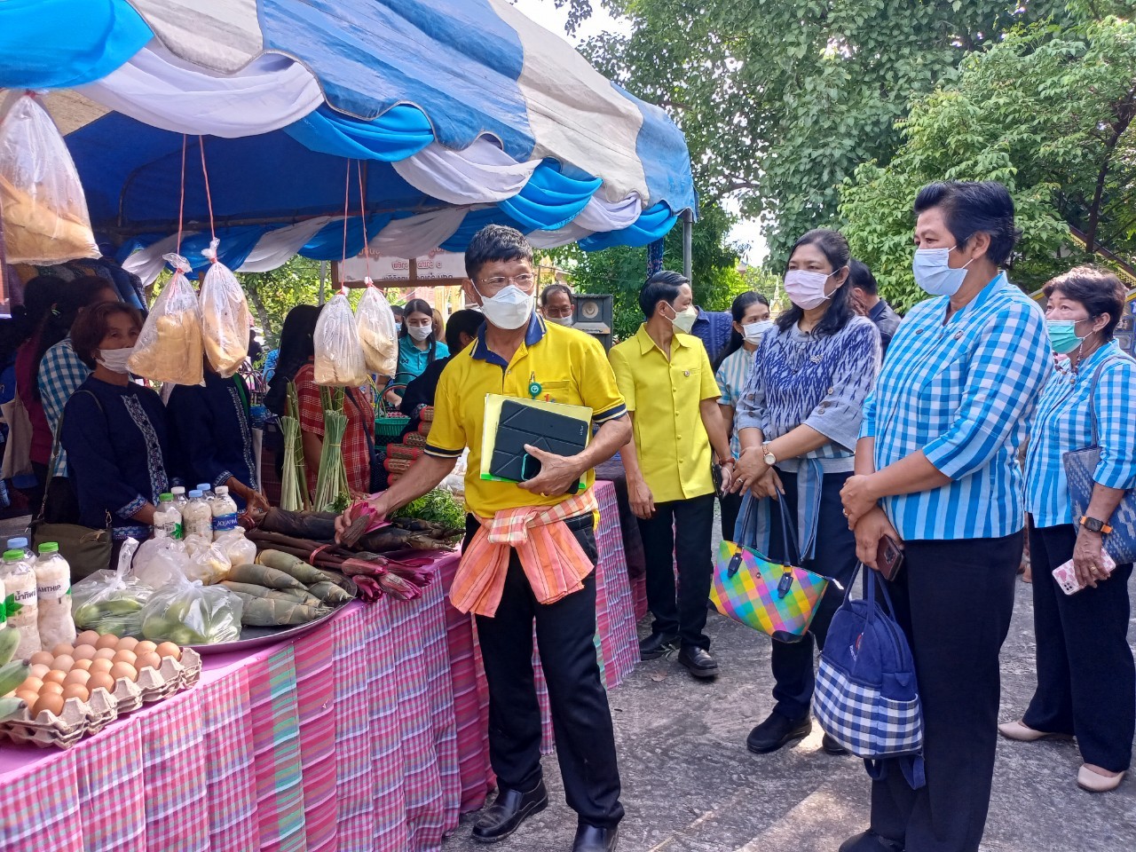 จังหวัดมหาสารคาม ผนึกกำลังส่วนราชการและภาคีพัฒนา ร่วมคัดสรรหมู่บ้านเศรษฐกิจพอเพียง “อยู่เย็น เป็นสุข” ดีเด่น ระดับจังหวัด ประจำปี 2565