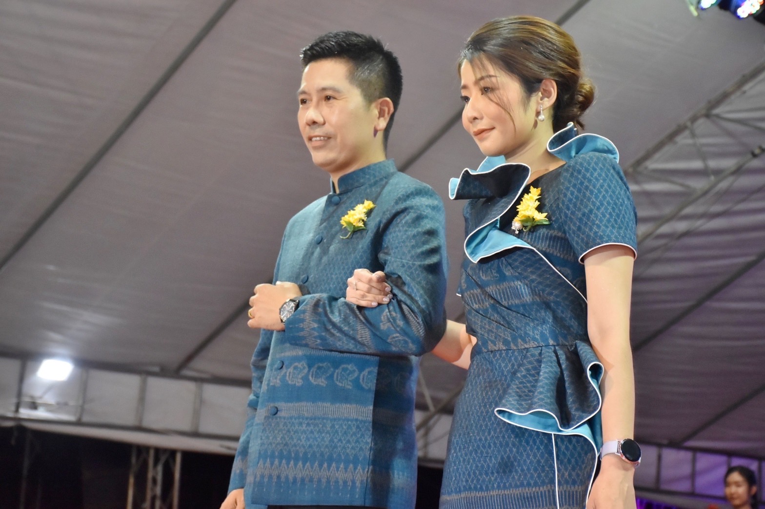 สุดปลื้ม งาน“ราตรีเส้นสายลายผ้ามหาสารคาม” ตระการตา โชว์ผ้าลายขอเจ้าฟ้าสิริวัณณวรีฯ ผ้าลายพระราชทานผ้าขิดลายนารีรัตนราชกัญญา ผ้าลายอัตลักษณ์สารคามสืบสานภูมิปัญญาการทอผ้าไทย