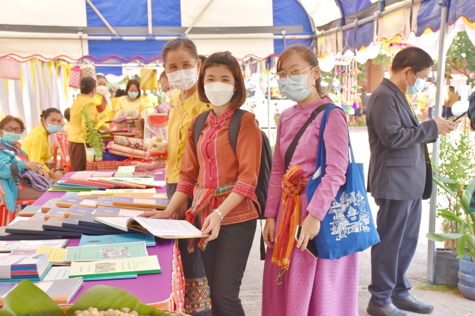 จังหวัดมหาสารคาม ผนึกกำลังส่วนราชการและภาคีพัฒนา ร่วมคัดสรรหมู่บ้านเศรษฐกิจพอเพียง “อยู่เย็น เป็นสุข” และตำบลเข้มแข็งตามหลักปรัชญาของเศรษฐกิจพอเพียง ดีเด่น ระดับจังหวัด ประจำปี 2565