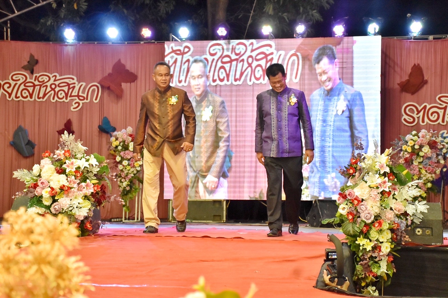 สุดปลื้ม งาน“ราตรีเส้นสายลายผ้ามหาสารคาม” ตระการตา โชว์ผ้าลายขอเจ้าฟ้าสิริวัณณวรีฯ ผ้าลายพระราชทานผ้าขิดลายนารีรัตนราชกัญญา ผ้าลายอัตลักษณ์สารคามสืบสานภูมิปัญญาการทอผ้าไทย