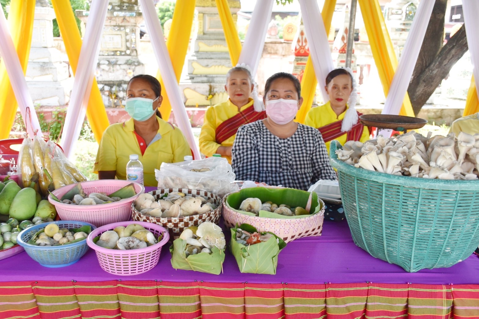 จังหวัดมหาสารคาม ผนึกกำลังส่วนราชการและภาคีพัฒนา ร่วมคัดสรรหมู่บ้านเศรษฐกิจพอเพียง “อยู่เย็น เป็นสุข” และตำบลเข้มแข็งตามหลักปรัชญาของเศรษฐกิจพอเพียง ดีเด่น ระดับจังหวัด ประจำปี 2565
