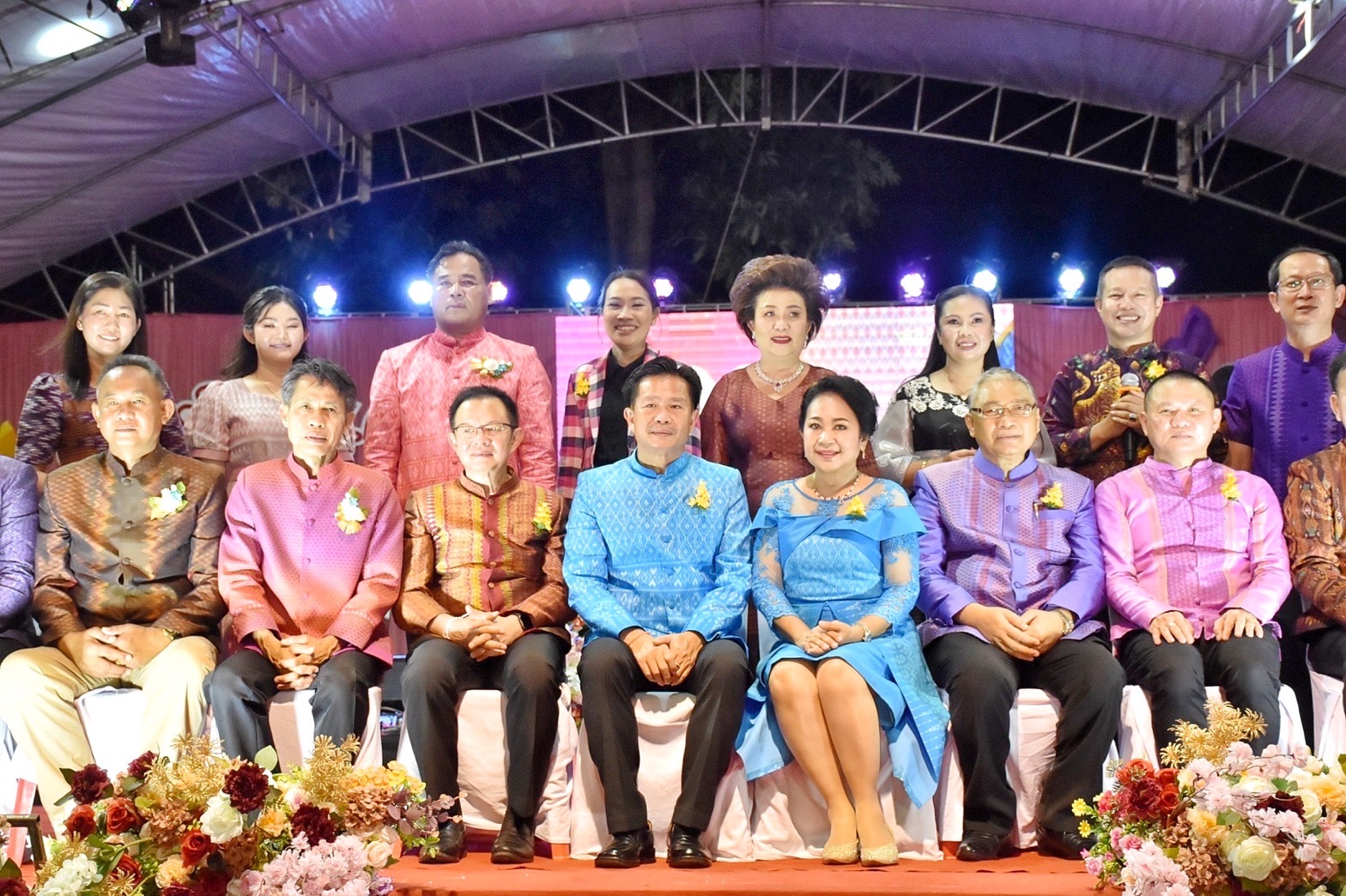 สุดปลื้ม งาน“ราตรีเส้นสายลายผ้ามหาสารคาม” ตระการตา โชว์ผ้าลายขอเจ้าฟ้าสิริวัณณวรีฯ ผ้าลายพระราชทานผ้าขิดลายนารีรัตนราชกัญญา ผ้าลายอัตลักษณ์สารคามสืบสานภูมิปัญญาการทอผ้าไทย