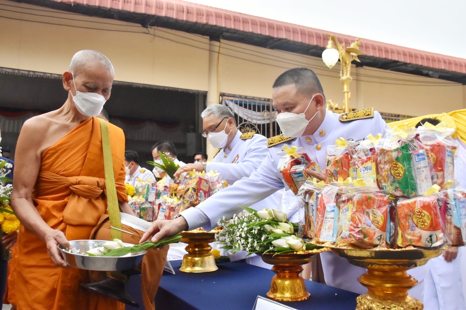 พช.มหาสารคาม ร่วมประกอบพิธีทำบุญตักบาตรถวายพระราชกุศล เนื่องในโอกาสวันเฉลิมพระชนมพรรษาพระบาทสมเด็จพระเจ้าอยู่หัว วันที่ 28 กรกฎาคม 2565